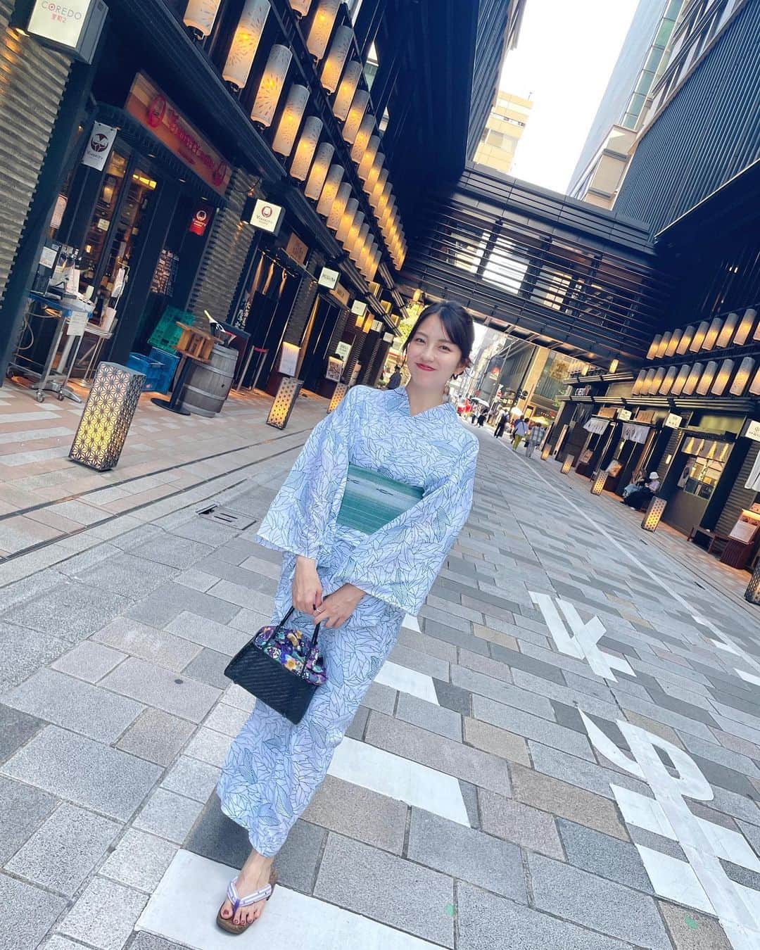 小島梨里杏さんのインスタグラム写真 - (小島梨里杏Instagram)「🌻🫧🧊🧞‍♂️⛱️  母の紫浴衣とちょっとだけリンクさせました…🤏🏻 (という言い訳コーディネート。)」8月26日 0時14分 - r_riria