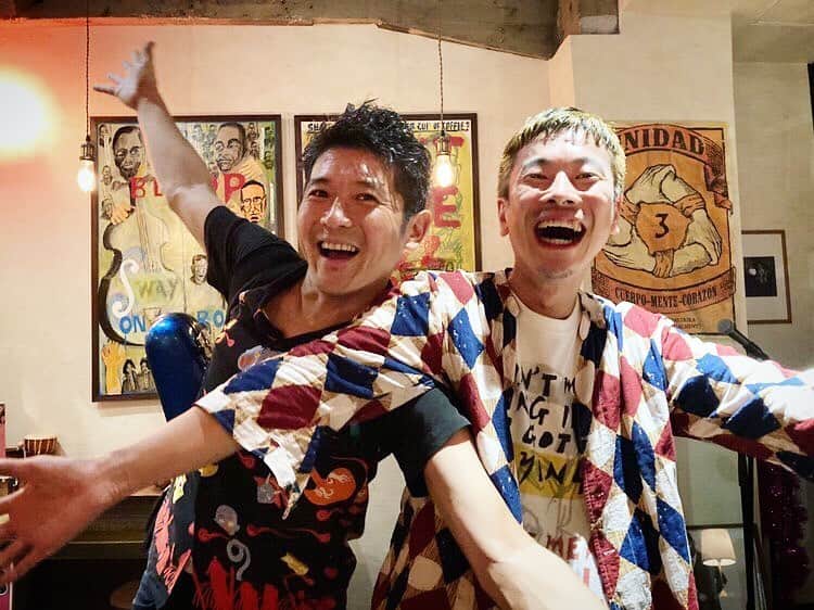 MONKYのインスタグラム：「昨日は谷町四丁目のイカしたJazz Bar Swayの3周年のお祝いJam♬  トランペットに黄啓傑、キーボードに茶之木一世という、痺れる組み合わせで最幸な夜になりました。  K106の森本啓太郎もjoinしてくれたりで面白かったなぁ  3周年おめでとうございます！！  楽しすぎてフルートを忘れて帰って、今日また取りに行ったり。😁  夏い1日でした。  Swayな皆さま、ありがとうございました♫」