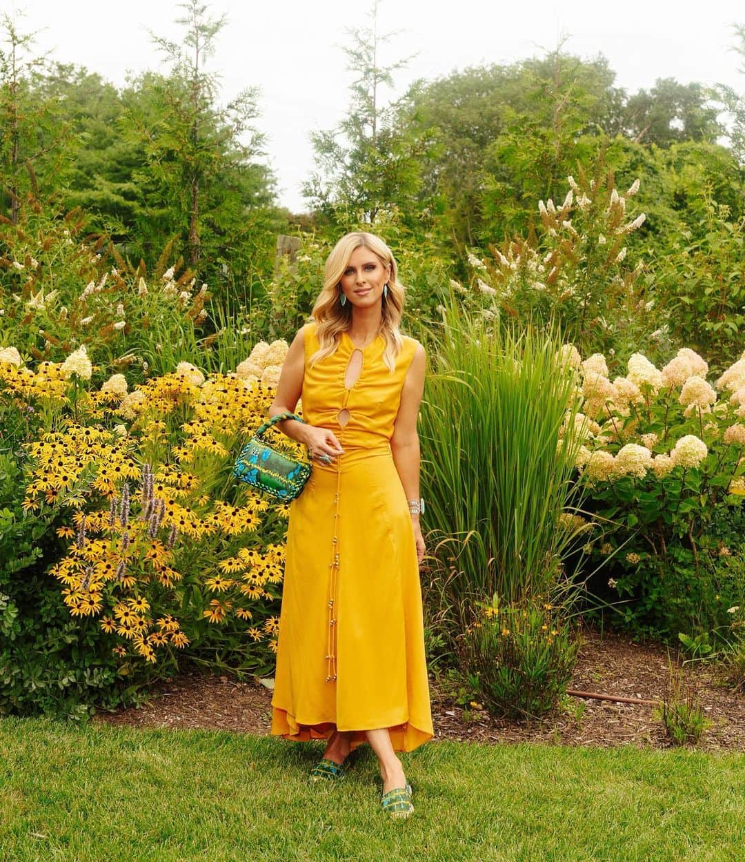 ニッキー・ヒルトンさんのインスタグラム写真 - (ニッキー・ヒルトンInstagram)「Feeling sunny 🌞✨🌾」8月26日 0時33分 - nickyhilton