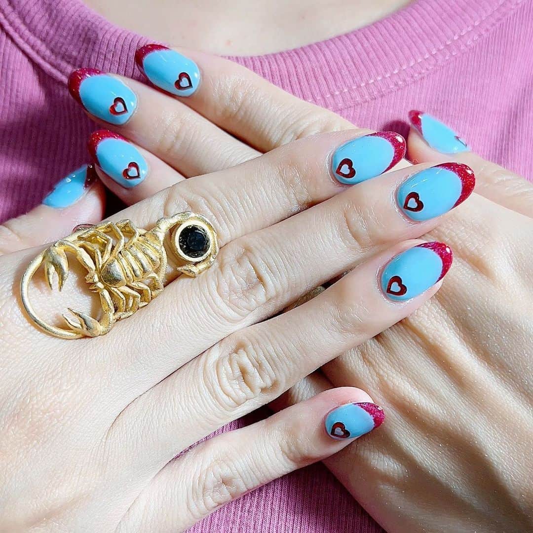 なかやまちえこのインスタグラム：「あかとみずいろ♡⠀ ⠀ @amixxamiaya ちゃん⠀ @aby_sharenail #nail #nails #nailart #ネイル #美甲 #ネイルアート  #japanesenailart #manucure #japanesenails #manicurist #gelnails #أظافر #네일아트 #미용  #เพ้นท์เล็บ #artedeuñas #เพ้นท์เล็บเจล #ジェルネイルデザイン #ネイルデザイン #nagelkunst #フレンチネイル #frenchnails」