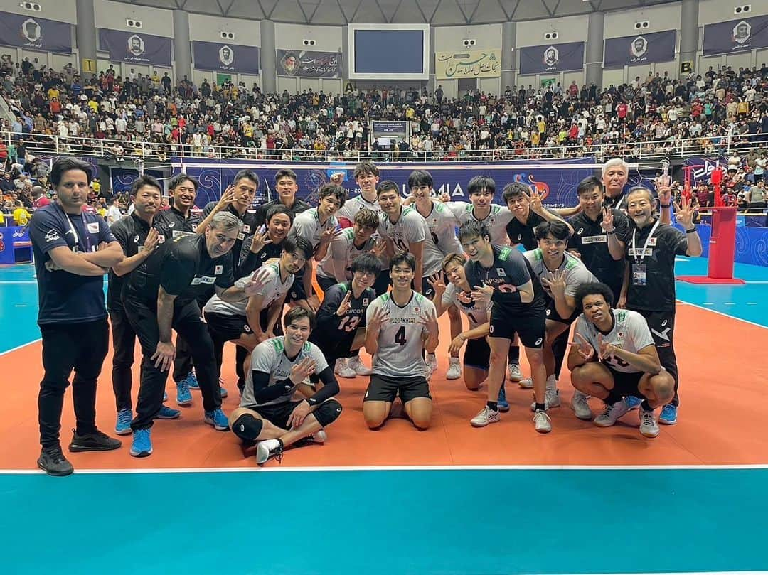 小野寺太志のインスタグラム：「… vs 🇶🇦 3-1 WIN !!! ファイナル進出💪  #0825 #4勝目 #龍神NIPPON #今日のおばショット」