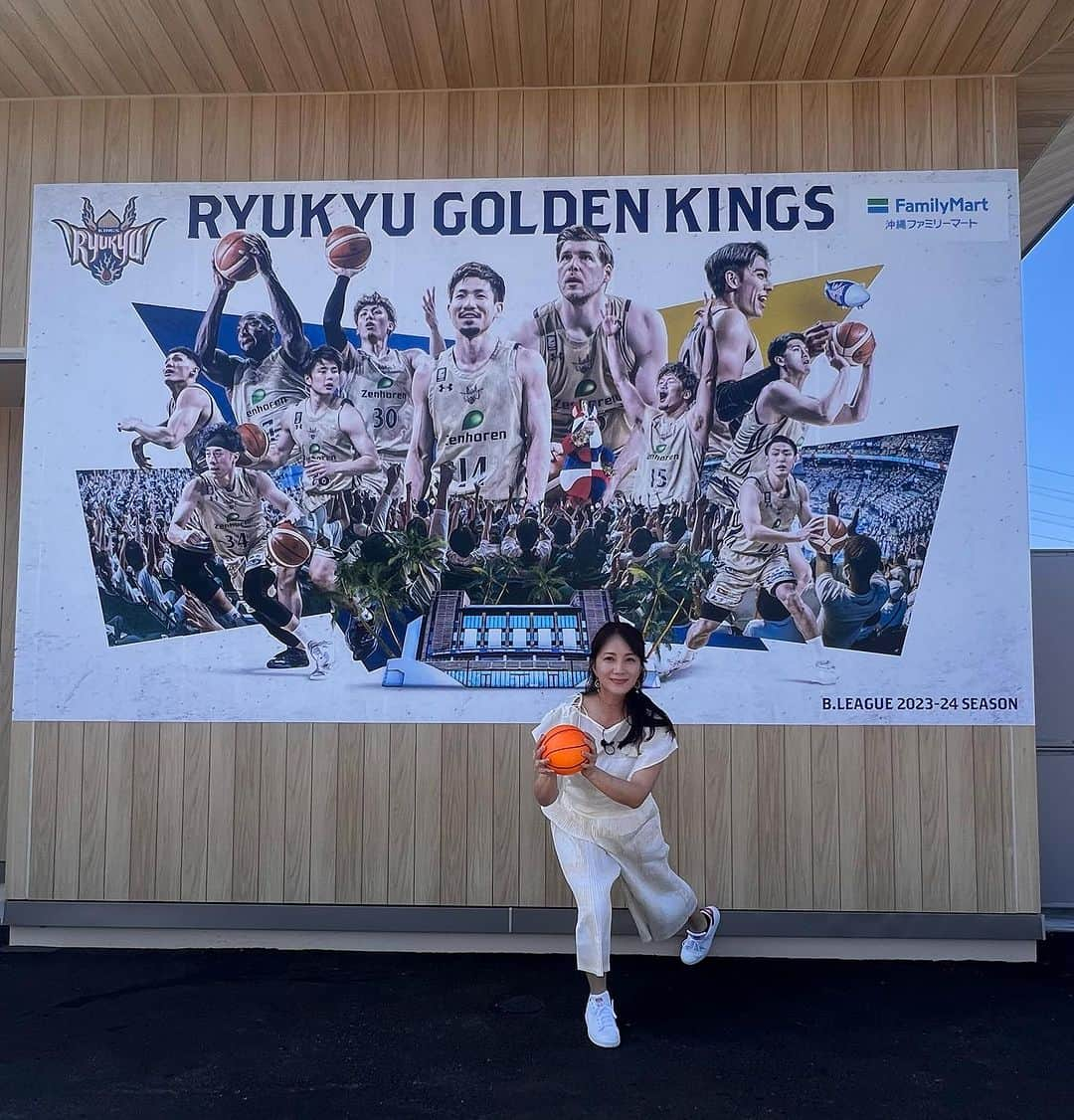 崎山一葉さんのインスタグラム写真 - (崎山一葉Instagram)「* 沖縄アリーナすぐ近く ファミリーマート コザ運動公園店 OPEN‼︎  キングスマートとなっております🏀  お近くを通る際には 是非お立ち寄りください♪  #ファミマ @oki_famima  #琉球ゴールデンキングス @ryukyugoldenkings」8月26日 0時44分 - kazuha_sakiyama