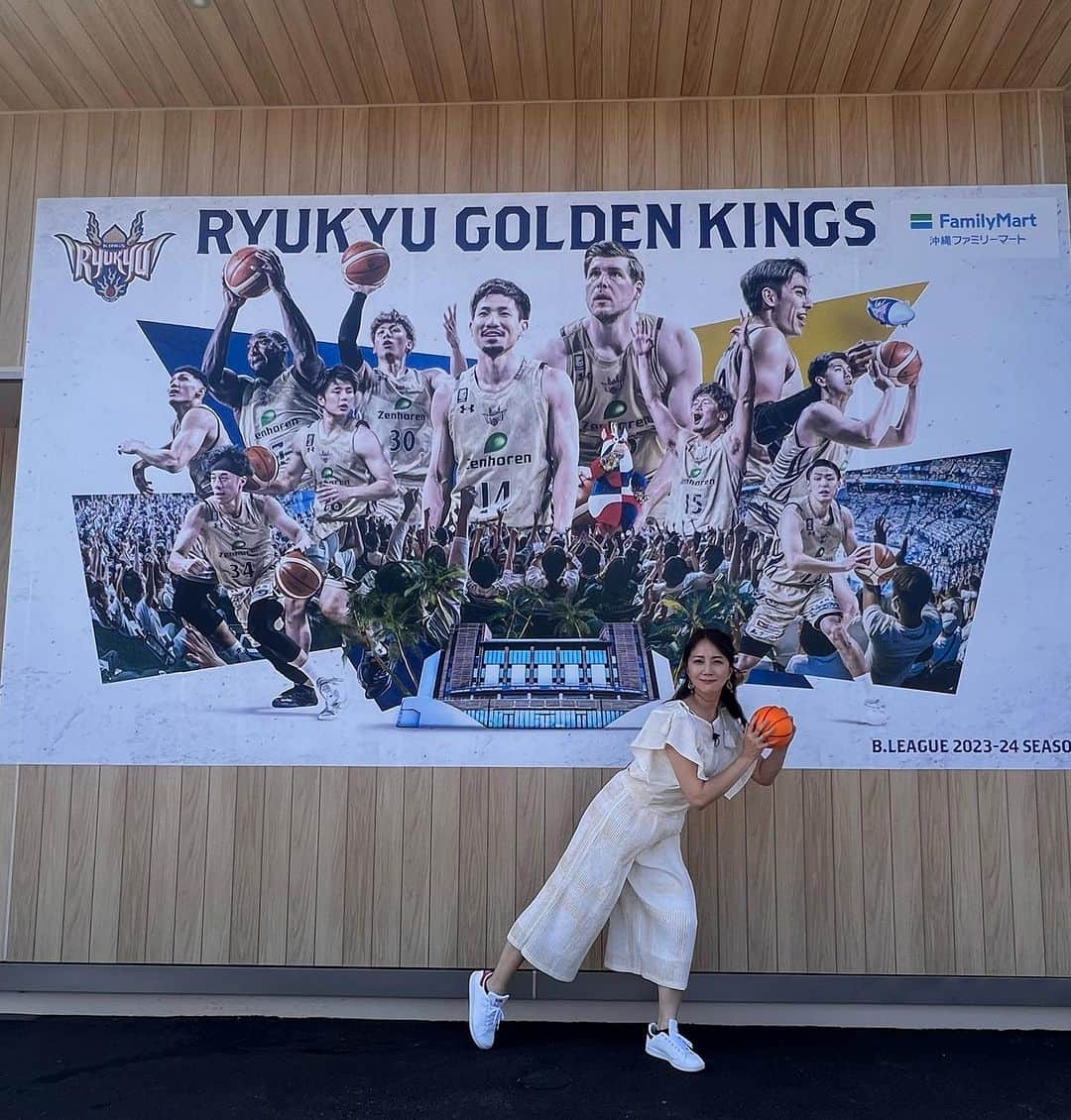 崎山一葉さんのインスタグラム写真 - (崎山一葉Instagram)「* 沖縄アリーナすぐ近く ファミリーマート コザ運動公園店 OPEN‼︎  キングスマートとなっております🏀  お近くを通る際には 是非お立ち寄りください♪  #ファミマ @oki_famima  #琉球ゴールデンキングス @ryukyugoldenkings」8月26日 0時44分 - kazuha_sakiyama