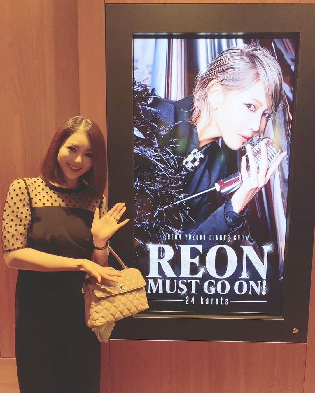 近藤英恵さんのインスタグラム写真 - (近藤英恵Instagram)「柚希礼音さんディナーショー 　　　「REON MUST GO ON!-24karats-」 　　　　　　　　　　　　　　　　を観せて頂きました✨  柚希さんの歌声やダンス、 さらにピュアで大らかなお人柄が伝わるようなMCを 堪能できてすっごく楽しかった✨  退団後お初の真風涼帆さんを間近で観られたことも 紅ゆずるさんの切り返しのクレバーさにも感激🤩  野口先生の構成も加藤真美先生のお衣装もなんて素敵✨ 超ブラボー👏✨✨✨  観られてとっても嬉しかった🙌 ひろちゃんお誘いありがとう🩷  #柚希礼音さん#ディナーショー#reonmustgoon#reonmustgoon24karats#センターステージ#目の前#🤩#なんて素敵#カッコいいのなんの#大変良いものを見せて頂きました#🙏#はなちゃんの観劇日記」8月26日 0時41分 - hanachan93