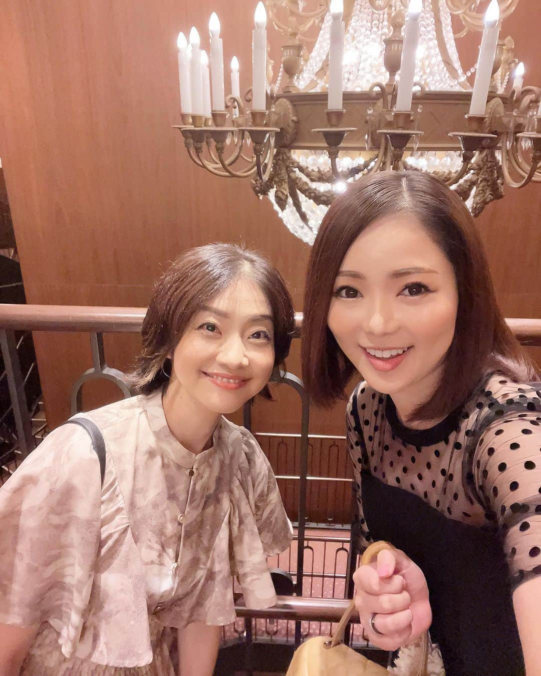 近藤英恵さんのインスタグラム写真 - (近藤英恵Instagram)「柚希礼音さんディナーショー 　　　「REON MUST GO ON!-24karats-」 　　　　　　　　　　　　　　　　を観せて頂きました✨  柚希さんの歌声やダンス、 さらにピュアで大らかなお人柄が伝わるようなMCを 堪能できてすっごく楽しかった✨  退団後お初の真風涼帆さんを間近で観られたことも 紅ゆずるさんの切り返しのクレバーさにも感激🤩  野口先生の構成も加藤真美先生のお衣装もなんて素敵✨ 超ブラボー👏✨✨✨  観られてとっても嬉しかった🙌 ひろちゃんお誘いありがとう🩷  #柚希礼音さん#ディナーショー#reonmustgoon#reonmustgoon24karats#センターステージ#目の前#🤩#なんて素敵#カッコいいのなんの#大変良いものを見せて頂きました#🙏#はなちゃんの観劇日記」8月26日 0時41分 - hanachan93