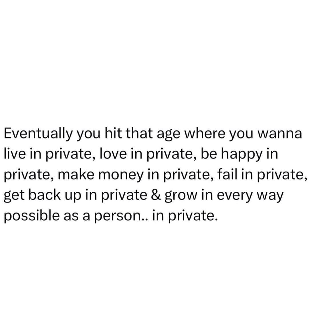 ワカ・フロッカ・フレイムのインスタグラム：「Or you let all this shit get to you and fall in depression or doubt… don’t listen to that little lazy voice that’s telling you stop going so hard…  you want new thing in life you have to pick up new habits that feed your soul not just ya pockets&ego 💯」