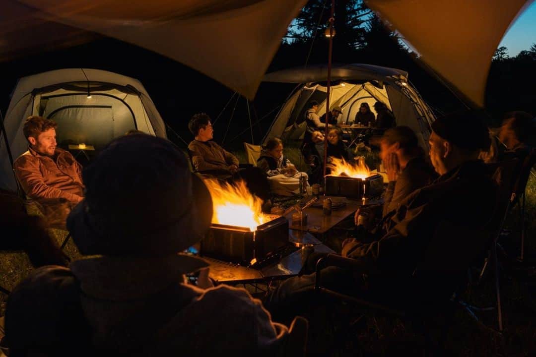 のインスタグラム：「Gathered around for Takibi Time, where stories ignite and bonds grow stronger under the night sky.   #snowpeakusa #takibitime #campinggear」