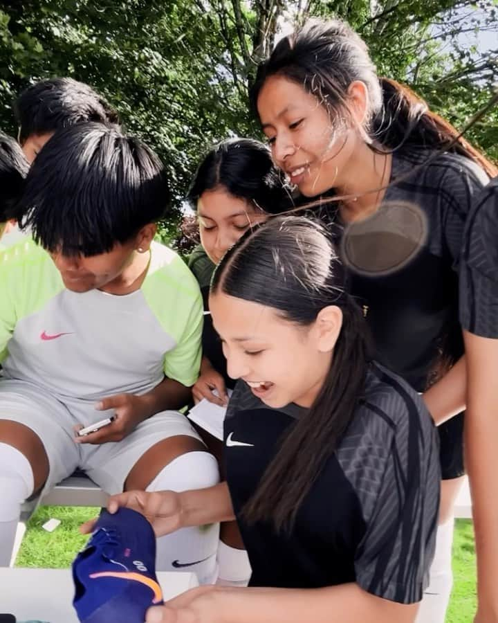 ナイキフットボールのインスタグラム：「Who did @cdunn19 ⚽🇺🇸 pick to be the first to customize her fave️ boot, the Phantom Luna? Her fave️ squad, @pcfcsoccer.  Being the first to make the Luna boot their own is perfect for a team that’s all about being yourself. PCFC brings players together across backgrounds and gender identities to kick it on the same pitch.   See how this tight-knit grassroots team customized their Luna By You boots—and get inspired to design your own.  #NikeByYou」