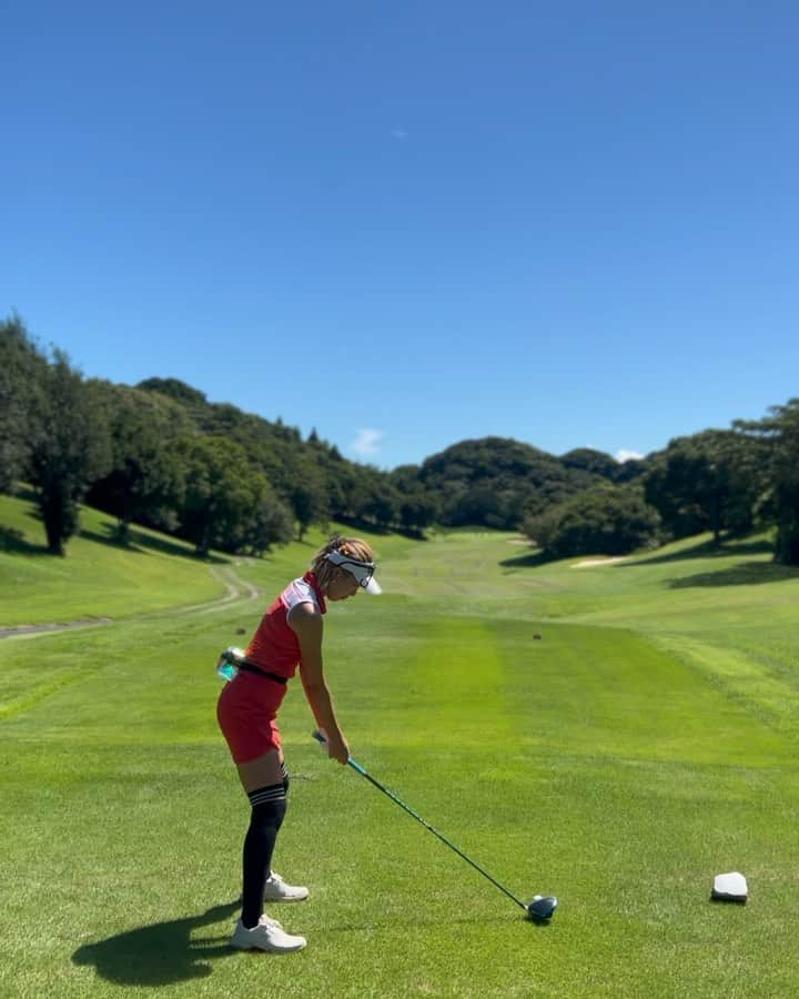 nawachanのインスタグラム：「．  《カットになる癖あるある⛳️》  新南愛知⛳️  来週はいよいよ 1000球チャレンジ⛳️  頑張るよぉ〜  ．  #ゴルフウェア#ゴルフラウンド#ゴルフ女子#初心者#⛳️#🏌️‍♀️#ゴルフ男子#ゴルフ馬鹿#ゴルファー#ゴルフ場#ゴルフ好きな人と繋がりたい#ゴルフ好き#ゴルフ好きな人と仲良くなりたい#golf#Instagram」