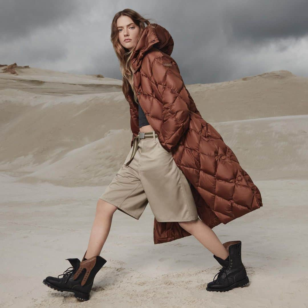 タトラスさんのインスタグラム写真 - (タトラスInstagram)「Upgraded from the traditional winter coat, CHIPILI promises elegance and warmth all in one.  Discover more on TATRAS-official.com  Campaign direction: MAS studio Photographer: Julien Martinez Leclerc (@julienmartinezleclerc )  #tatras23aw  #tatrasofficial」8月25日 16時46分 - tatras_official