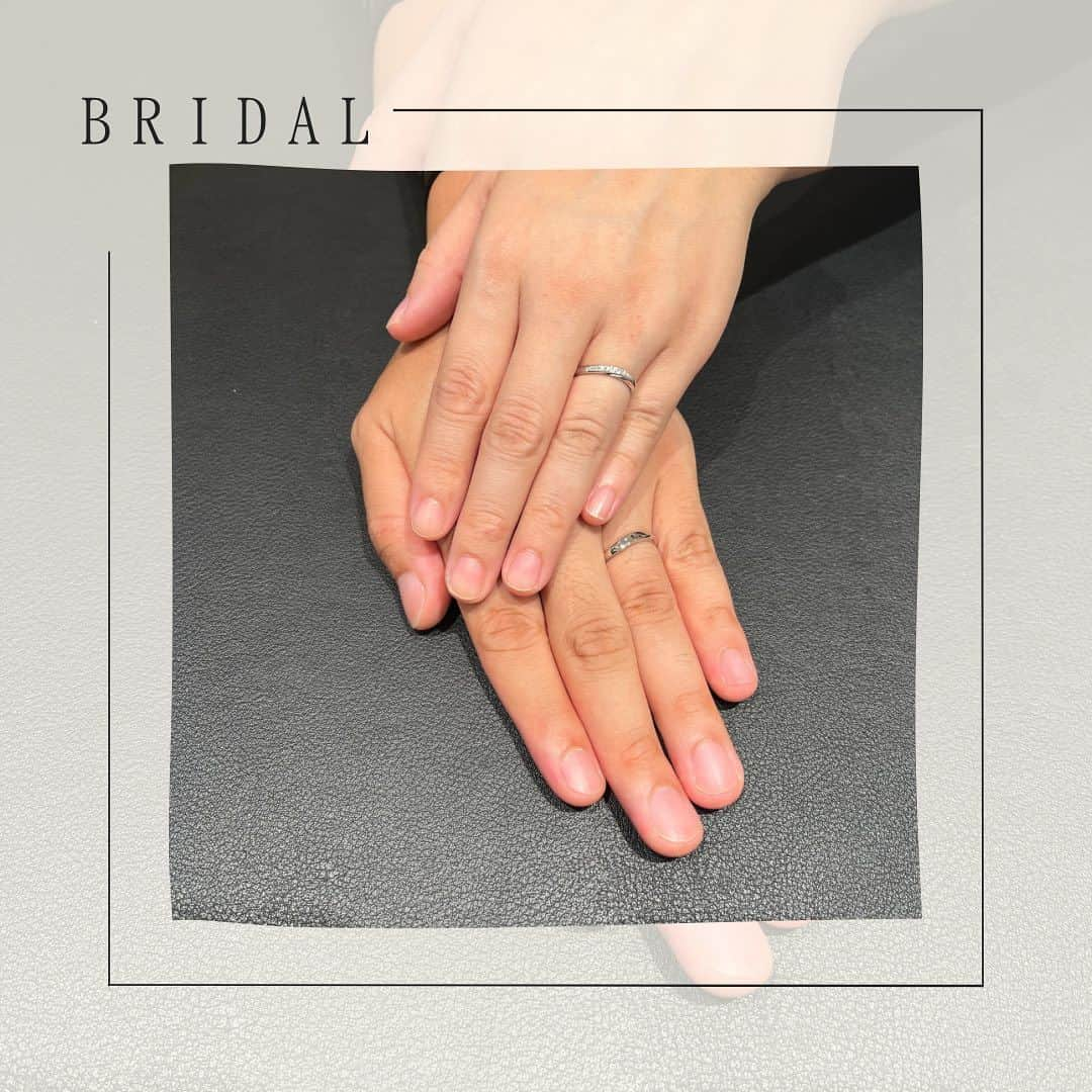 j_paris_bridalのインスタグラム：「————————————————  【お客様Photo💍】 ⁡ みなさまこんにちは😊 お客様のお写真を投稿させていただきます💓  ウェーブの優しいラインが手に馴染んでお2人の手元にぴったりです💍✨️  ジュエリーパリでは指輪を選ぶ時間も楽しんでいただきたいという想いからスタッフが一から丁寧にご案内し、お2人の大切な指輪選びのサポートをさせて頂きます☺️💍 ⁡ 詳しくはお電話、メールにてお気軽にお問い合わせくださいませ📩 皆様のお越しを心よりお待ちしております♪  ————————————————  #婚約指輪 #結婚指輪 #マリッジリング #エンゲージリング #ブライダルリング #結婚指輪福井 #結婚指輪人気 #ジュエリーパリ福井 #婚約指輪福井 #婚約指輪人気 #結婚指輪おすすめ #ブライダル指輪 #結婚指輪専門店 #婚約指輪おすすめ #婚約指輪専門店 #ring #marriage #bridal #wedding #結婚 #ウェディング #プレ花嫁 #ブライダル  #結婚式  #結婚式準備 #福井のいいところ #jewelryparis #ジュエリーパリ」