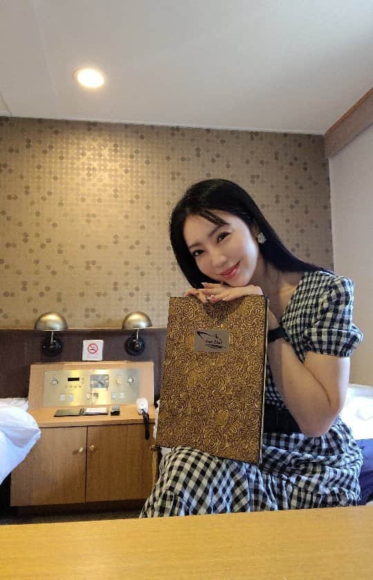 今堀恵理のインスタグラム：「大阪⇔釜山 🚢お船の旅 １泊2日この @panstarcruise_jp で行きます 船の中からライブしました。 パンスタークルーズご案内  コンビニ、レストラン、大浴場、サウナ、カフェ、ラウンジ、免税店、デッキ、アロママッサージルーム 色々有るよ～⤴️  明日12時頃に釜山港に着きます 釜山港は釜山駅の近くだから便利です😌💓  私の泊まってるのはデラックススイートです 快適ですよ❤️ 居心地良く気楽なクルーズです  #釜山 #船の旅 #busan #大阪港 pr」