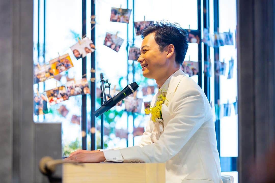 ラグナヴェールATELIER 公式のインスタグラム：「. . Thema：Home Party  ご新郎様の趣味である ラジオ📻の公開収録風に♩  全ておふたりで考案してくださいました♡ . .  *=======*=======*======*======*  皆様からのウエディングフォト募集♡ @lagunaveil_atelierをフォローして、 お写真の投稿をお待ちしております！  素敵な結婚式をシェアさせていただける方は #アトリエウェディング をつけて投稿してね♥ﻌﻌﻌﻌ  *=======*=======*======*======*  この世界でもう#届かない想いはない 空間を超えて全ての大切な人へ ”ありがとう”の気持ちを届けることができる 新しい結婚式のかたちを載せていきます  ⳹ブライダルフェア予約はHPがお得⳼ 詳しくはプロフィールのURLをクリック！！  #ラグナヴェールアトリエ #アトリエウェディング」
