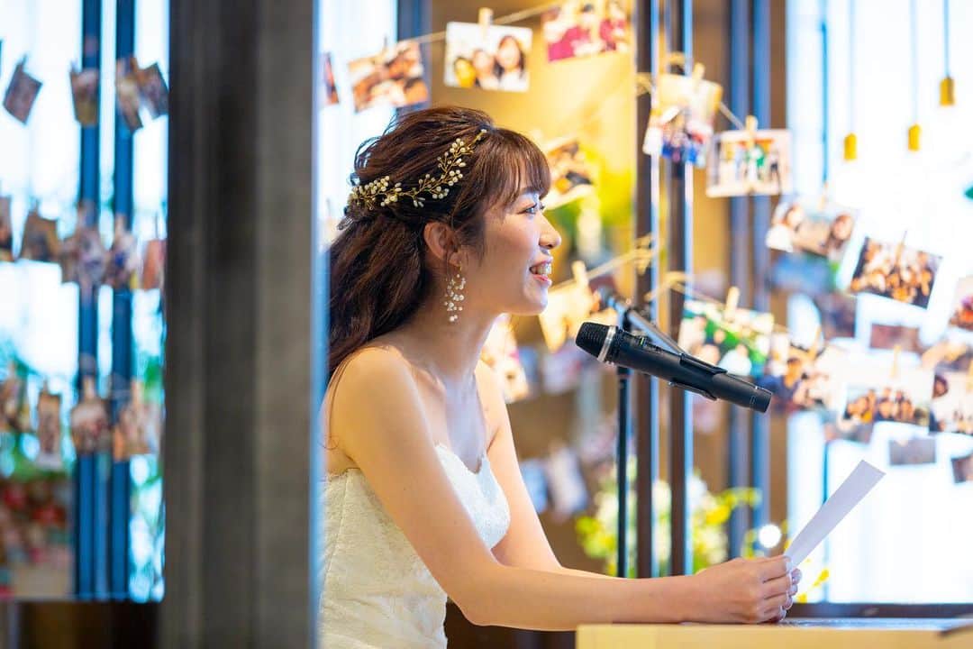 ラグナヴェールATELIER 公式のインスタグラム：「. . Thema：Home Party  ご新郎様の趣味である ラジオ📻の公開収録風に♩  全ておふたりで考案してくださいました♡ . .  *=======*=======*======*======*  皆様からのウエディングフォト募集♡ @lagunaveil_atelierをフォローして、 お写真の投稿をお待ちしております！  素敵な結婚式をシェアさせていただける方は #アトリエウェディング をつけて投稿してね♥ﻌﻌﻌﻌ  *=======*=======*======*======*  この世界でもう#届かない想いはない 空間を超えて全ての大切な人へ ”ありがとう”の気持ちを届けることができる 新しい結婚式のかたちを載せていきます  ⳹ブライダルフェア予約はHPがお得⳼ 詳しくはプロフィールのURLをクリック！！  #ラグナヴェールアトリエ #アトリエウェディング」