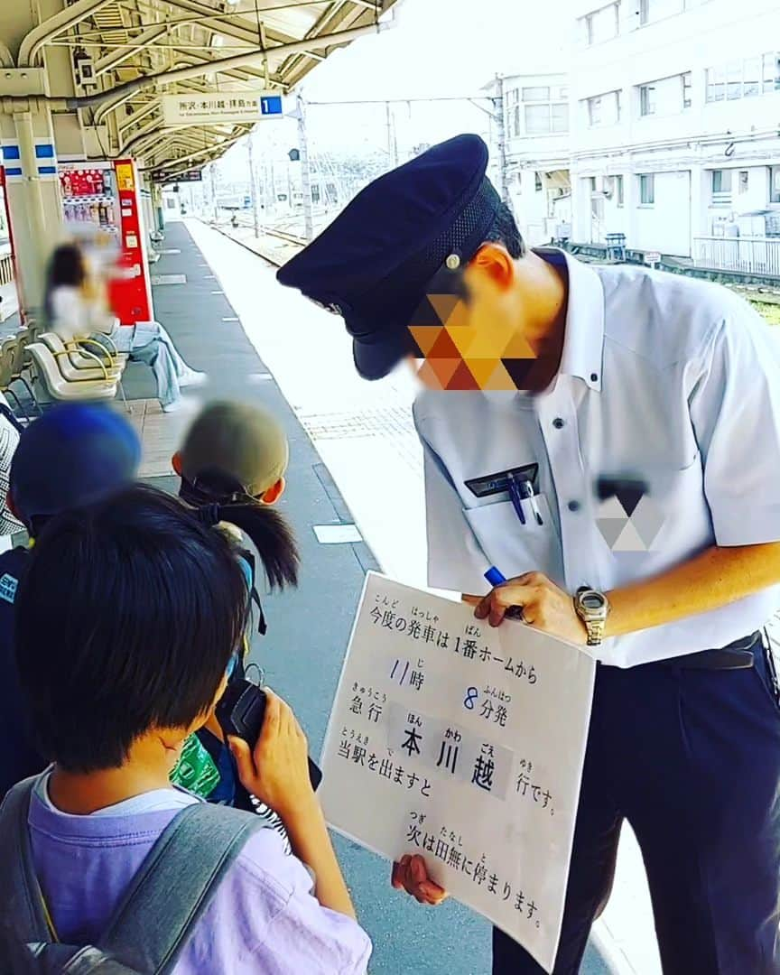 とくこさんのインスタグラム写真 - (とくこInstagram)「夏の思い出🚃💨  上石神井駅で駅員体験いろいろ👮‍♂️  窓口での発見業務や、券売機のしくみや、その他駅員業務のアレコレ、 信号所も初めて見させて頂きました！  運用中のホームでは実際に到着アナウンスもさせて頂いたり、、  本番に向けて練習してるチビッコ達が めちゃくちゃ可愛かったです💛  そしていつも思う  いーなー！ いーなー！ 小学生って い～な～～🙄  西武鉄道さん、ありがとうございます🙇✨  #子鉄 #夏休み #鉄道好き #あれもこれもかなう西武鉄道」8月25日 17時02分 - tokukoyori