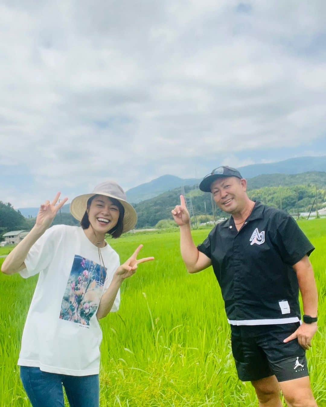 川瀬良子のインスタグラム：「【旅色LIKES】8月の連載公開！  こんにちは👒農業旅アンバサダーの川瀬良子です！ 今回は、私たちの食に欠かせない「お米」を作っている、福島県いわき市の農家・白石長利さん @farm.shiraishi を訪ねました。 5月に田植えを行い、7月末に成長の様子を見てきたので、その時の模様もお届けします！  Instagram 5月29日の田植え時の投稿とも併せて、ぜひ！読んでいただけるとうれしいです♪  感想もお待ちしておりますっ🐸  「旅色LIKES 川瀬良子」と検索してみて下さいね！  https://tabiiro.jp/likes/articles/view/1722/  ※8月2日に公開されている記事です☀️  全国的な暑さや水不足がとても心配ですね。  🌾🌾🌾  #旅色 #旅色LIKES #農業旅 #旅色アンバサダー #農業 #福島県 #いわき市 #ファーム白石 #田んぼ #お米」