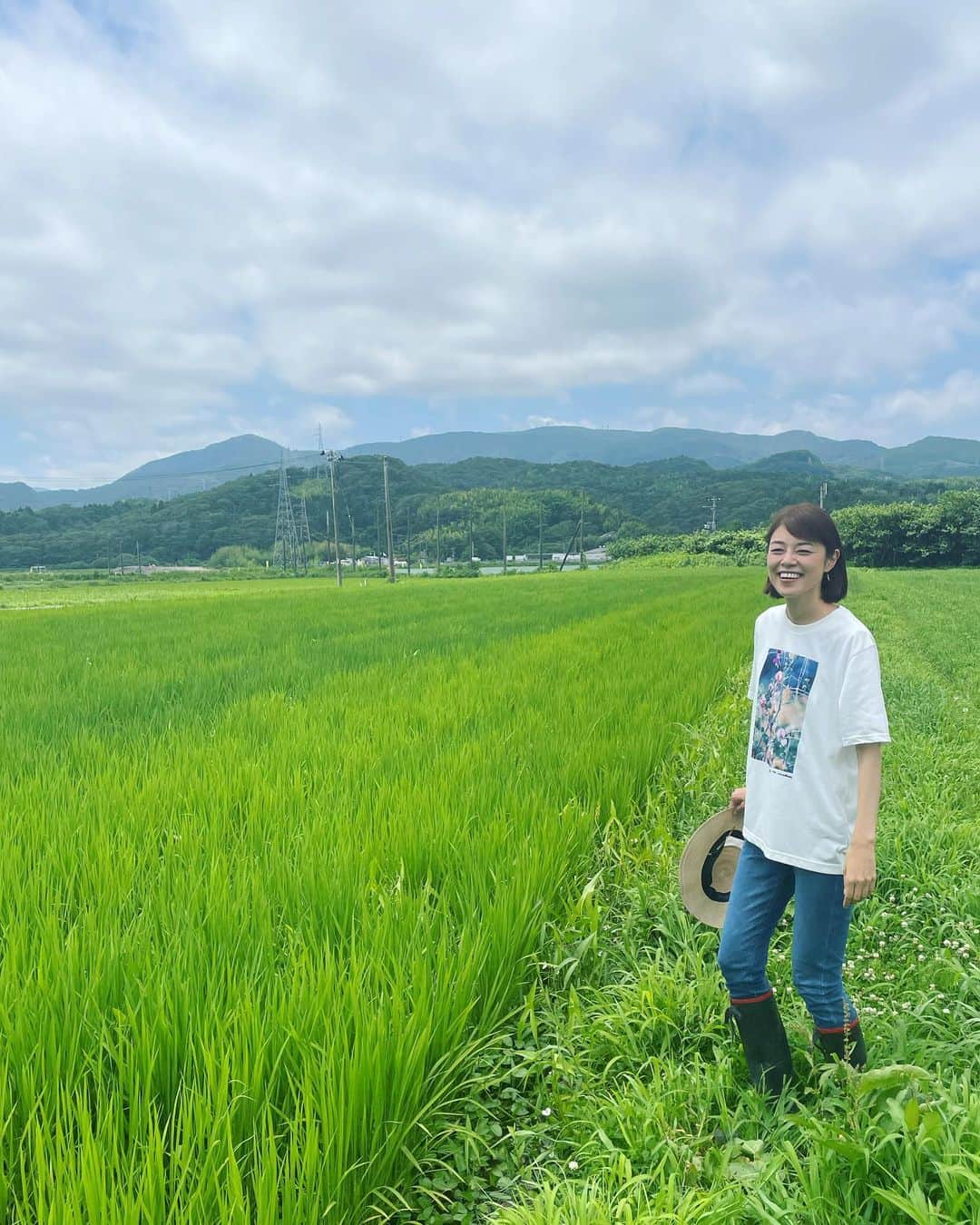 川瀬良子さんのインスタグラム写真 - (川瀬良子Instagram)「【旅色LIKES】8月の連載公開！  こんにちは👒農業旅アンバサダーの川瀬良子です！ 今回は、私たちの食に欠かせない「お米」を作っている、福島県いわき市の農家・白石長利さん @farm.shiraishi を訪ねました。 5月に田植えを行い、7月末に成長の様子を見てきたので、その時の模様もお届けします！  Instagram 5月29日の田植え時の投稿とも併せて、ぜひ！読んでいただけるとうれしいです♪  感想もお待ちしておりますっ🐸  「旅色LIKES 川瀬良子」と検索してみて下さいね！  https://tabiiro.jp/likes/articles/view/1722/  ※8月2日に公開されている記事です☀️  全国的な暑さや水不足がとても心配ですね。  🌾🌾🌾  #旅色 #旅色LIKES #農業旅 #旅色アンバサダー #農業 #福島県 #いわき市 #ファーム白石 #田んぼ #お米」8月25日 17時03分 - kawase_ryoko