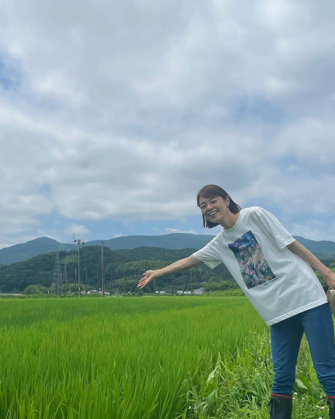 川瀬良子さんのインスタグラム写真 - (川瀬良子Instagram)「【旅色LIKES】8月の連載公開！  こんにちは👒農業旅アンバサダーの川瀬良子です！ 今回は、私たちの食に欠かせない「お米」を作っている、福島県いわき市の農家・白石長利さん @farm.shiraishi を訪ねました。 5月に田植えを行い、7月末に成長の様子を見てきたので、その時の模様もお届けします！  Instagram 5月29日の田植え時の投稿とも併せて、ぜひ！読んでいただけるとうれしいです♪  感想もお待ちしておりますっ🐸  「旅色LIKES 川瀬良子」と検索してみて下さいね！  https://tabiiro.jp/likes/articles/view/1722/  ※8月2日に公開されている記事です☀️  全国的な暑さや水不足がとても心配ですね。  🌾🌾🌾  #旅色 #旅色LIKES #農業旅 #旅色アンバサダー #農業 #福島県 #いわき市 #ファーム白石 #田んぼ #お米」8月25日 17時03分 - kawase_ryoko