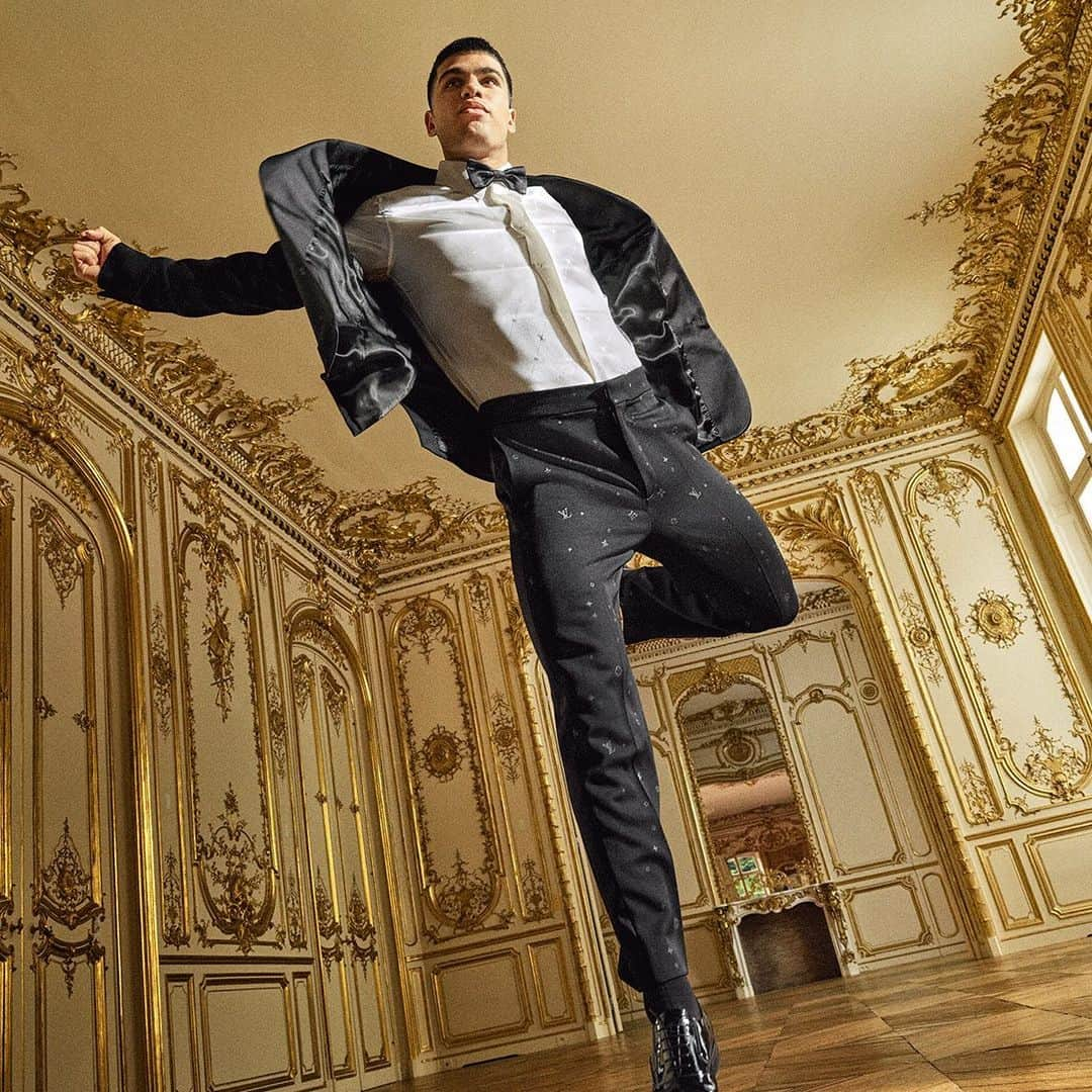 ルイ・ヴィトンさんのインスタグラム写真 - (ルイ・ヴィトンInstagram)「Carlos Alcaraz for the Men’s New Formal Collection. The House Ambassador epitomizes a contemporary elegance in his campaign for the Maison, rooted in Louis Vuitton’s heritage savoir-faire.   #CarlosAlcaraz #LouisVuitton」8月25日 17時04分 - louisvuitton