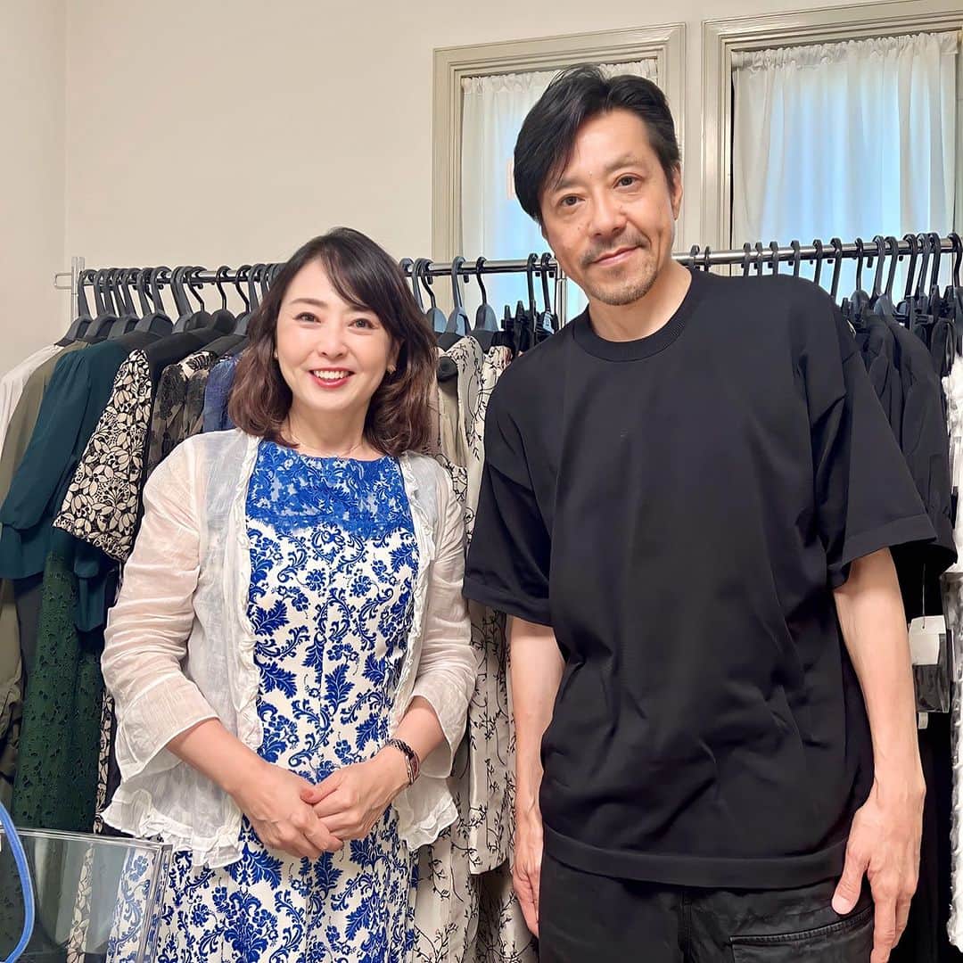 牛窪万里子さんのインスタグラム写真 - (牛窪万里子Instagram)「今日は来週開催されるトークショーの衣装選びにデザイナーの瀬田一郎さんのアトリエへ。 @setaichiro_official   素敵なワンピースを見つけました♪ （着用しているのは私服）  27日（日）NHK大河ドラマ「どうする家康」トークショーで公開します！  #瀬田一郎さん #衣装 #ファッション #トークショー #司会 #アナウンサー #ファッション #ファッション好きな人と繋がりたい #アナウンサー衣装 @setaichiro_official @setaichiro0408」8月25日 17時18分 - mariko_ushikubo