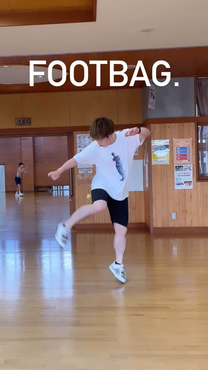 石田太志のインスタグラム：「FOOTBAG. @taishiishida #footbag #worldchampion #trick #performance #soccer #football #skills #skill #footbagmania #フットバッグ #世界一 #パフォーマンス #サッカー #リフティング #フリースタイル」