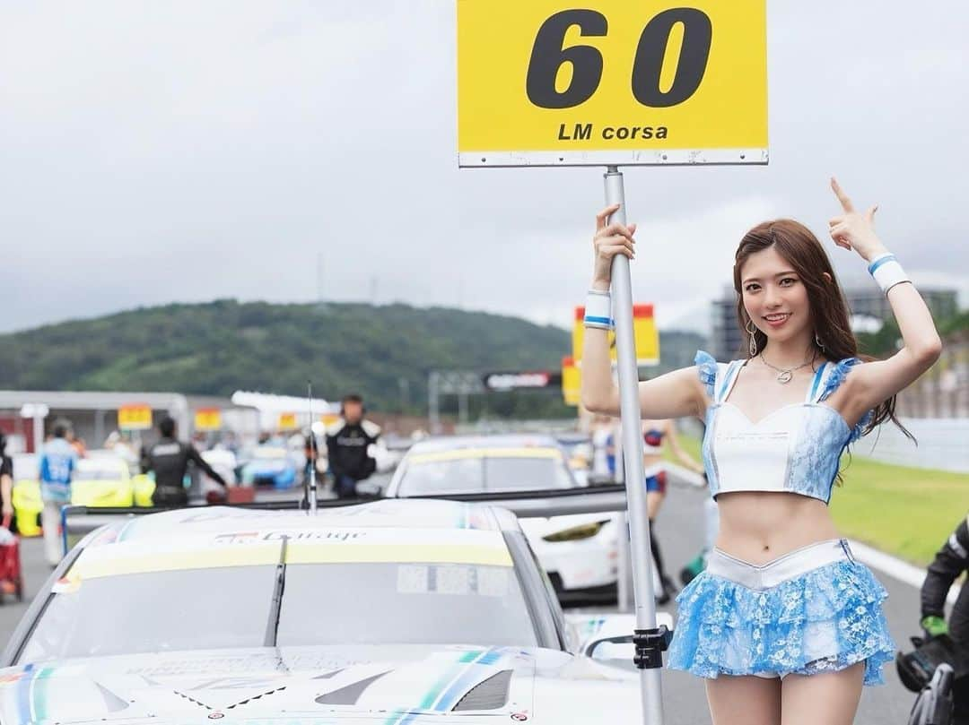 涼野はるかのインスタグラム：「･ ･ 明日からSUPERGT Rd.5鈴鹿始まります🩵 60号車LMcorsaへ熱い熱い応援を よろしくお願いします📣！！ ･ OTGのホームコースである鈴鹿は いつも以上に私たちもサーキットを 走り回っていると思いますが ぜひたくさん声かけてくださいね☺️💛 ･ ･ さらにGT併催レースFIA-F4では OTG MotorSportsから 80号車 野澤勇翔選手 ･ PCCJは60号車 小河諒選手 が参戦します！ こちらも私たちと一緒にたくさんの 応援をよろしくお願いします✨ ･ 熱中症にお気をつけて夏の鈴鹿楽しみましょう🎡！ ･ ･ ･ ･ ･ ･ ･ ･ ･ ･ #supergt #lmcorsa #fiaf4 #porshecarrera #otg #motorsports #gridgirl #rq #racequeen #costume #スーパーgt #モータースポーツ #レースクイーン」