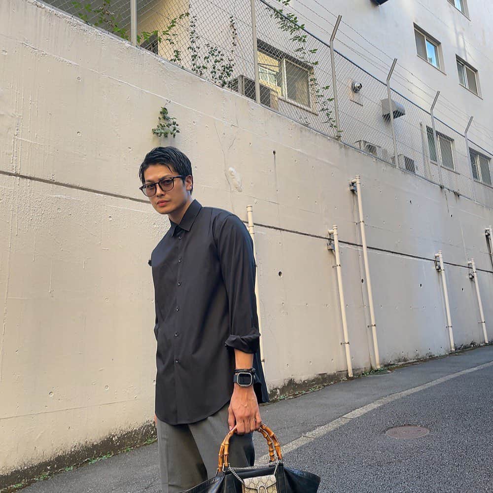 舘野将平のインスタグラム：「一つの作品が無事に終わりました！次に向けて頑張ります🎥 あ、髪伸びました〜🌻  #私服 #ootd #fashion #写真撮る時だけボタン閉めてます」