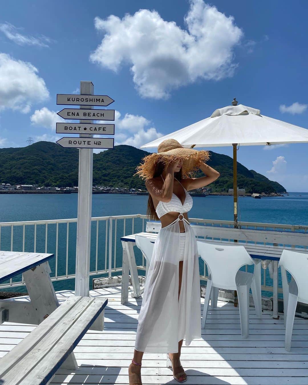 MARIKOのインスタグラム：「. . この日来てたドレスワンピース👗 @lea_skyshop_  水着っぽいワンピース めっちゃ可愛いしオシャレ♡♡ . . . . . . #ootd#code#👗 #ワンピース #ボートカフェ  #ボートカフェ衣奈マリーナ」
