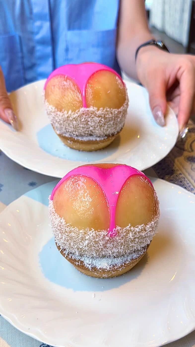 ゆうとグルメのインスタグラム：「🍑今年食べたおすすめ桃スイーツまとめ9選🍑 ㅤㅤㅤㅤㅤㅤㅤㅤㅤㅤㅤㅤㅤ 桃の季節もそろそろ終わりなので今年食べて特においしかった桃スイーツを9店舗まとめてみました！ ㅤㅤㅤㅤㅤㅤㅤㅤㅤㅤㅤㅤㅤ ①神奈川【#3starspancake】MissPeachパンケーキ2035円 ㅤㅤㅤㅤㅤㅤㅤㅤㅤㅤㅤㅤㅤ ②東京【#cafebinggo】生ももかき氷 1340円 ㅤㅤㅤㅤㅤㅤㅤㅤㅤㅤㅤㅤㅤ ③愛知【#ぜんめいや】もももパフェ 2750円 ㅤㅤㅤㅤㅤㅤㅤㅤㅤㅤㅤㅤㅤ ④神奈川【#mystarbase】MissPeachバウム 1320円 ㅤㅤㅤㅤㅤㅤㅤㅤㅤㅤㅤㅤㅤ ⑤福岡【#meicafe】桃かき氷 2800円 ㅤㅤㅤㅤㅤㅤㅤㅤㅤㅤㅤㅤㅤ ⑥東京【#山の上ホテル】白桃パフェ 2500円 ㅤㅤㅤㅤㅤㅤㅤㅤㅤㅤㅤㅤㅤ ⑦東京【#オクノシブヤ】白桃レアチーズかき氷 2640円 ㅤㅤㅤㅤㅤㅤㅤㅤㅤㅤㅤㅤㅤ ⑧東京【#hitomaコーヒーとお酒】桃とプリン 1800円 ㅤㅤㅤㅤㅤㅤㅤㅤㅤㅤㅤㅤㅤ ⑨東京【#パティスリーラグリシーヌ】夏の思い出 1874円  どれが1番食べてみたい🍑？？  #東京グルメ #東京カフェ #桃 #もも #peach #🍑 #japan  ㅤㅤㅤㅤㅤㅤㅤㅤㅤㅤㅤㅤㅤ #東京観光 #東京旅行 #愛知グルメ #名古屋グルメ #新大久保グルメ #新大久保カフェ #カフェ巡り #カフェ好きな人と繋がりたい #ごはん記録 #japantravel #japantrip #instafood #tokyo」