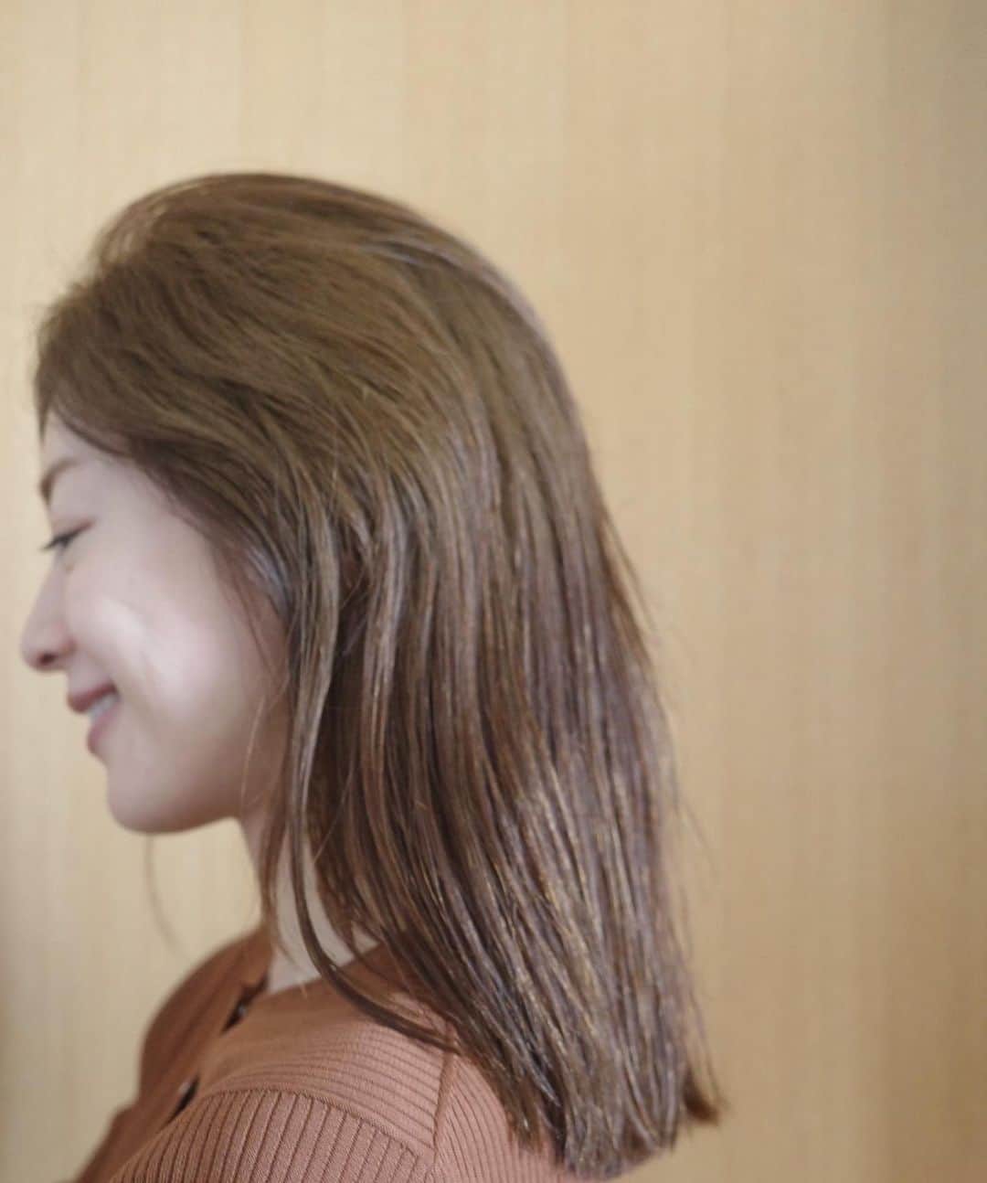 高垣麗子さんのインスタグラム写真 - (高垣麗子Instagram)「*  早めのケアが健やかな頭皮やハリ・コシのあるヘアを維持するそうなので、私も悩みがうまれる前にケアを意識することにしました✨  髪の毛にアプローチする「スカルプ乳酸菌*」を配合した養毛料”スカルプリッチプロフェッショナル”　 4種類の植物由来成分が頭皮(角質層まで)に直接浸透し、活力ある髪へ導いてくれるのだそう  サロンでの取り扱いもスタートしているようだけど、私は朝晩自宅でのケアを習慣にしたいと思っています✨  ちなみに、夏場に傷んだ頭皮のコンディションを整えたり、乾燥する季節にうるおいをあたえてくれるアイテムですよ𓂃  *乳酸桿菌(毛髪を健やかに保つスカルプケア成分)  * #スカルプリッチプロフェッショナル #スカルプ乳酸菌 #頭皮ケア #美髪ケア #日清食品 #scalprichprofessional_pr」8月25日 17時59分 - reikotakagaki