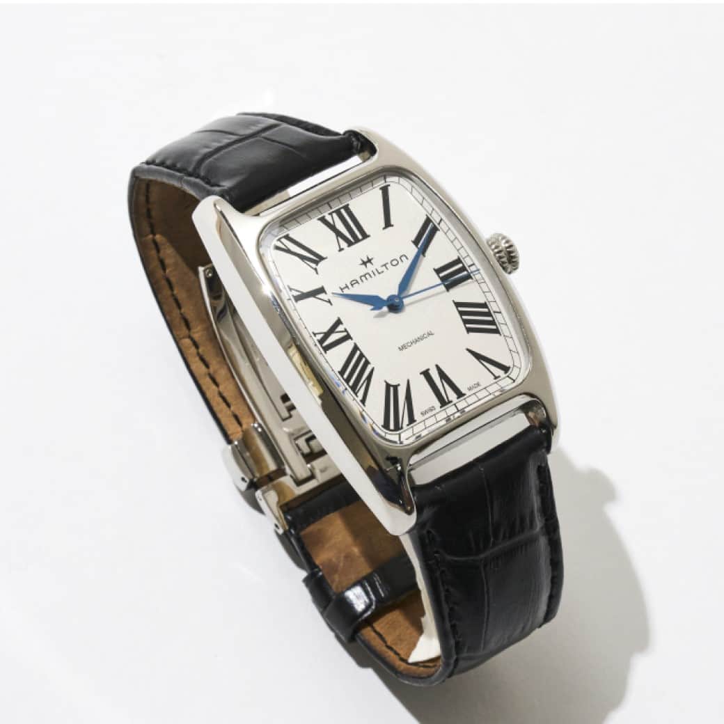 2ndSTREET/セカンドストリートさんのインスタグラム写真 - (2ndSTREET/セカンドストリートInstagram)「〈HAMILTON〉の定番・人気時計をご紹介 皆さんは日常的に腕時計を付けていますか？  現代ではスマホが普及し、装飾品の一つとして用いられることも多い腕時計。 腕時計を選ぶ際に長く愛用できるブランドを選ぶ方も多いと思います。 そこで今回ご紹介するのは、アメリカが生んだ名門〈HAMILTON ハミルトン〉。  ハミルトンは1892年に創業され、創業当初は懐中時計を製造していました。 当時正確な時刻で運行することが出来ず、事故を頻発していたアメリカの鉄道問題に高精度な懐中時計を導入することでハミルトンは大きく貢献しました。  そんな歴史あるハミルトンの数ある名作の中から、特にアイコニックなモデルをピックアップしご紹介。  詳細はハイライト「knowbrand」からご覧ください。  #knowbrandmagazine #ノーブランドマガジン #ノウブランドマガジン #2ndstreet #セカンドストリート #セカスト #ファッション雑誌 #ファッションマガジン #ファッション記事 #セカストと未来を #古着 #リユース #リユースショップ #reuseshop #ファッション #fashion #サステナブル #used #ユーズド #ブランド古着 #古着買取 #sdgs #ヴィンテージ #vintage #ハミルトン #HAMILTON #腕時計 #ベンチュラ #パルサー」8月25日 18時00分 - 2ndstreet_official