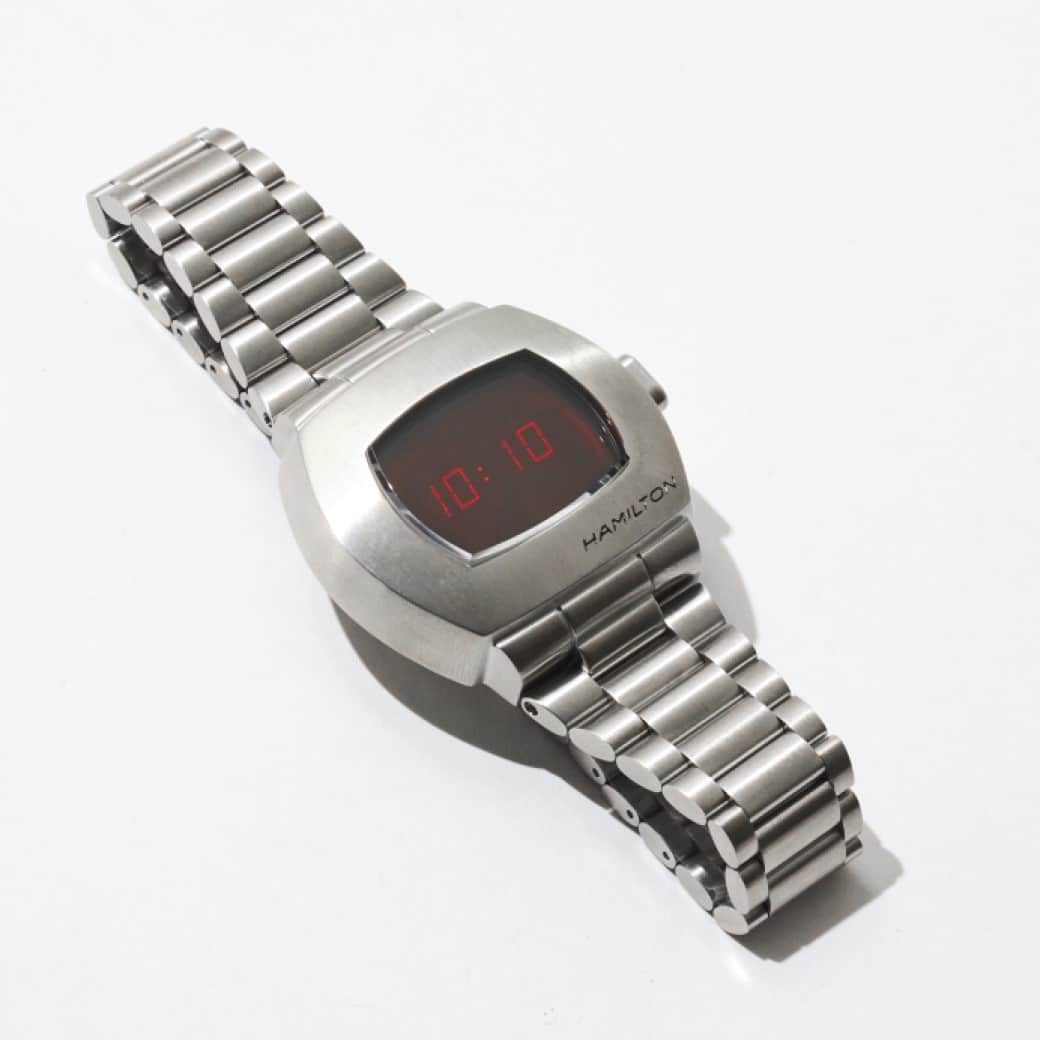 2ndSTREET/セカンドストリートさんのインスタグラム写真 - (2ndSTREET/セカンドストリートInstagram)「〈HAMILTON〉の定番・人気時計をご紹介 皆さんは日常的に腕時計を付けていますか？  現代ではスマホが普及し、装飾品の一つとして用いられることも多い腕時計。 腕時計を選ぶ際に長く愛用できるブランドを選ぶ方も多いと思います。 そこで今回ご紹介するのは、アメリカが生んだ名門〈HAMILTON ハミルトン〉。  ハミルトンは1892年に創業され、創業当初は懐中時計を製造していました。 当時正確な時刻で運行することが出来ず、事故を頻発していたアメリカの鉄道問題に高精度な懐中時計を導入することでハミルトンは大きく貢献しました。  そんな歴史あるハミルトンの数ある名作の中から、特にアイコニックなモデルをピックアップしご紹介。  詳細はハイライト「knowbrand」からご覧ください。  #knowbrandmagazine #ノーブランドマガジン #ノウブランドマガジン #2ndstreet #セカンドストリート #セカスト #ファッション雑誌 #ファッションマガジン #ファッション記事 #セカストと未来を #古着 #リユース #リユースショップ #reuseshop #ファッション #fashion #サステナブル #used #ユーズド #ブランド古着 #古着買取 #sdgs #ヴィンテージ #vintage #ハミルトン #HAMILTON #腕時計 #ベンチュラ #パルサー」8月25日 18時00分 - 2ndstreet_official