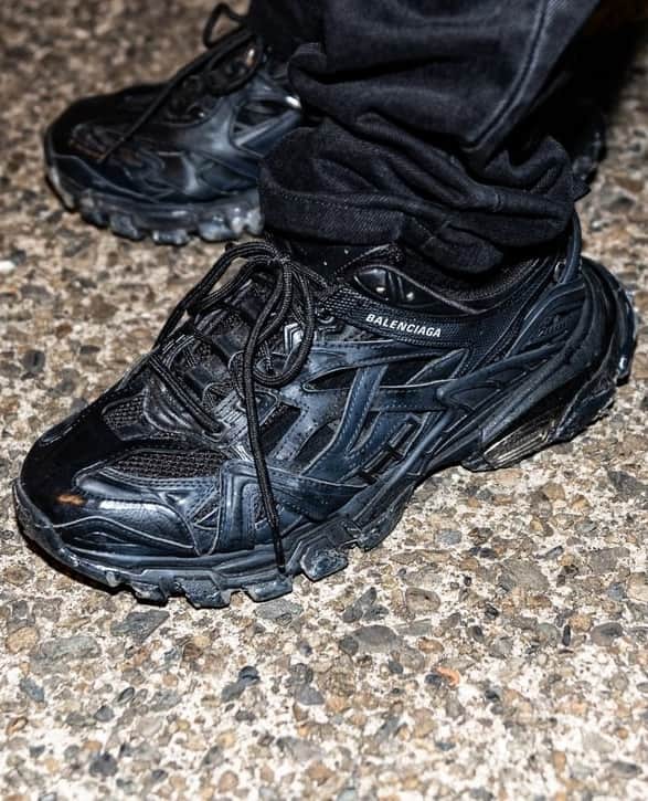 Fashionsnap.comさんのインスタグラム写真 - (Fashionsnap.comInstagram)「Name: 刈り上げBIG ドリーム⁠ Age: 28⁠ Occupation: 全般⁠ ⁠ Tshirt #APC⁠ Pants #RafSimons⁠ Shoes #BALENCIAGA⁠ ⁠ Photo by @kei10_35⁠ ⁠ #スナップ_fs #fashionsnap #fashionsnap_men」8月25日 18時00分 - fashionsnapcom