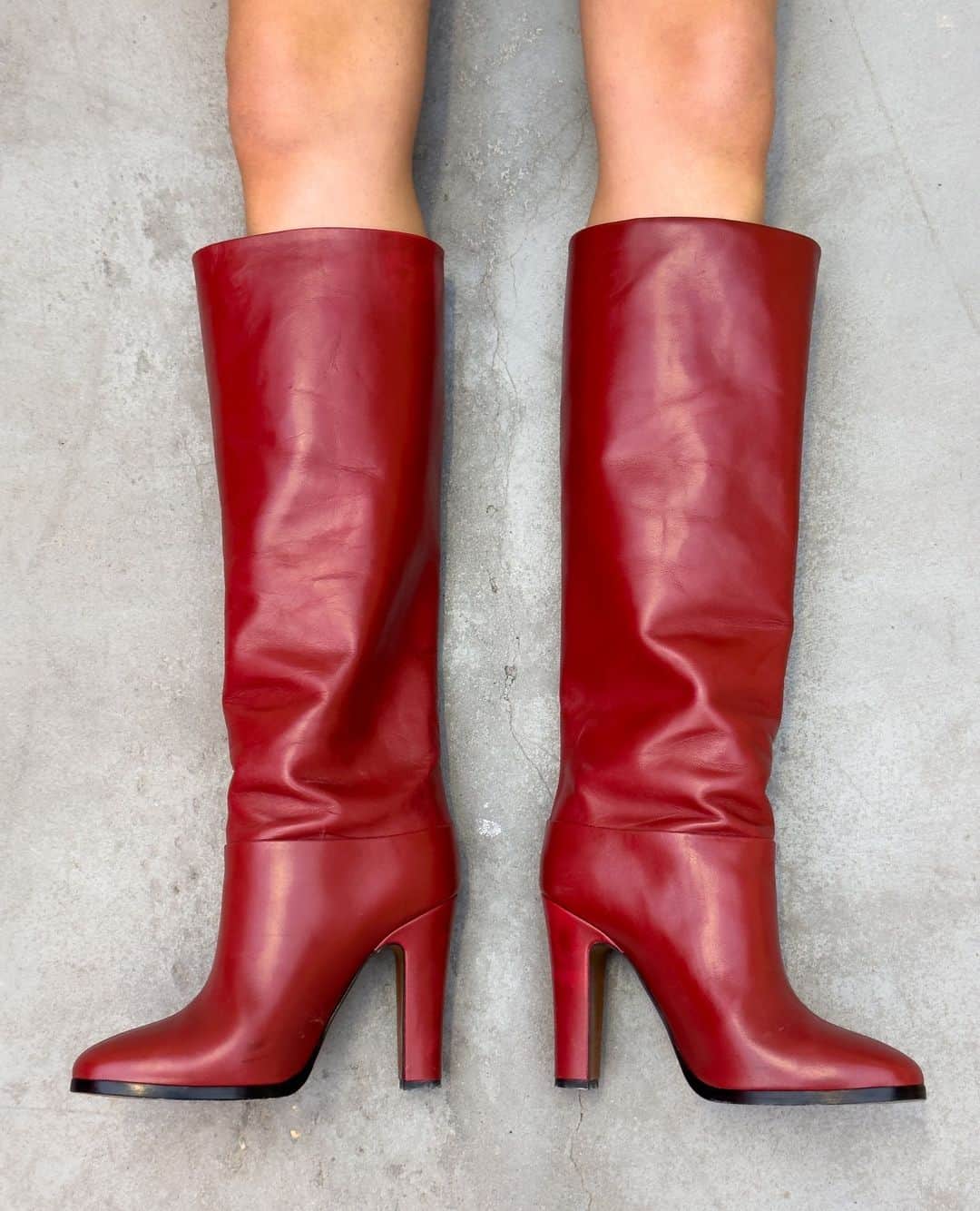 ヴィヴィアンウエストウッドさんのインスタグラム写真 - (ヴィヴィアンウエストウッドInstagram)「Find this season's Midas boots in red and black colourways.⁠ ⁠ #VWAW2324」8月25日 18時00分 - viviennewestwood