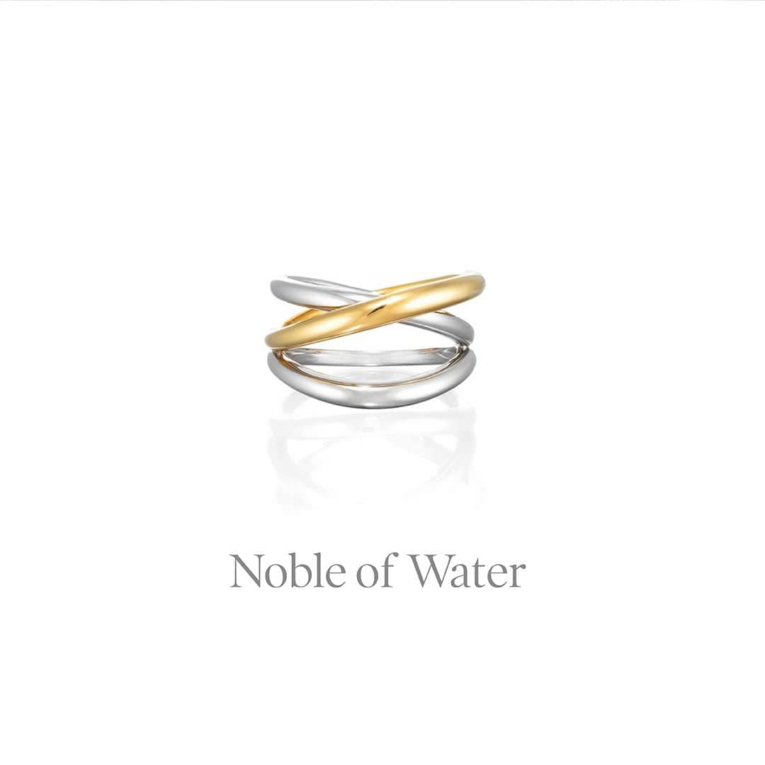 ４℃ / ヨンドシーさんのインスタグラム写真 - (４℃ / ヨンドシーInstagram)「【Noble of Water】  ４℃の由来である“水”  あらゆる環境の中でしなやかに姿を変えていく水の形をイメージした「Noble of Water」  流れるようなラインが洗練された輝きを放つ ジュエリーコレクション   リング ¥16,500(税込) SILVER(11223-414-0901)    #ヨンドシー #ジュエリー #ブレスレット #ネックレス #ピアス #リング #プレゼント #ギフト #ご褒美ジュエリー #ご褒美 #ファッション #コレクション #jewelry #bracelet #necklace #ring #piercedearrings #present #gift #fashion #fashionjewelry #collection #112234140901」8月25日 18時03分 - 4c_jewelry