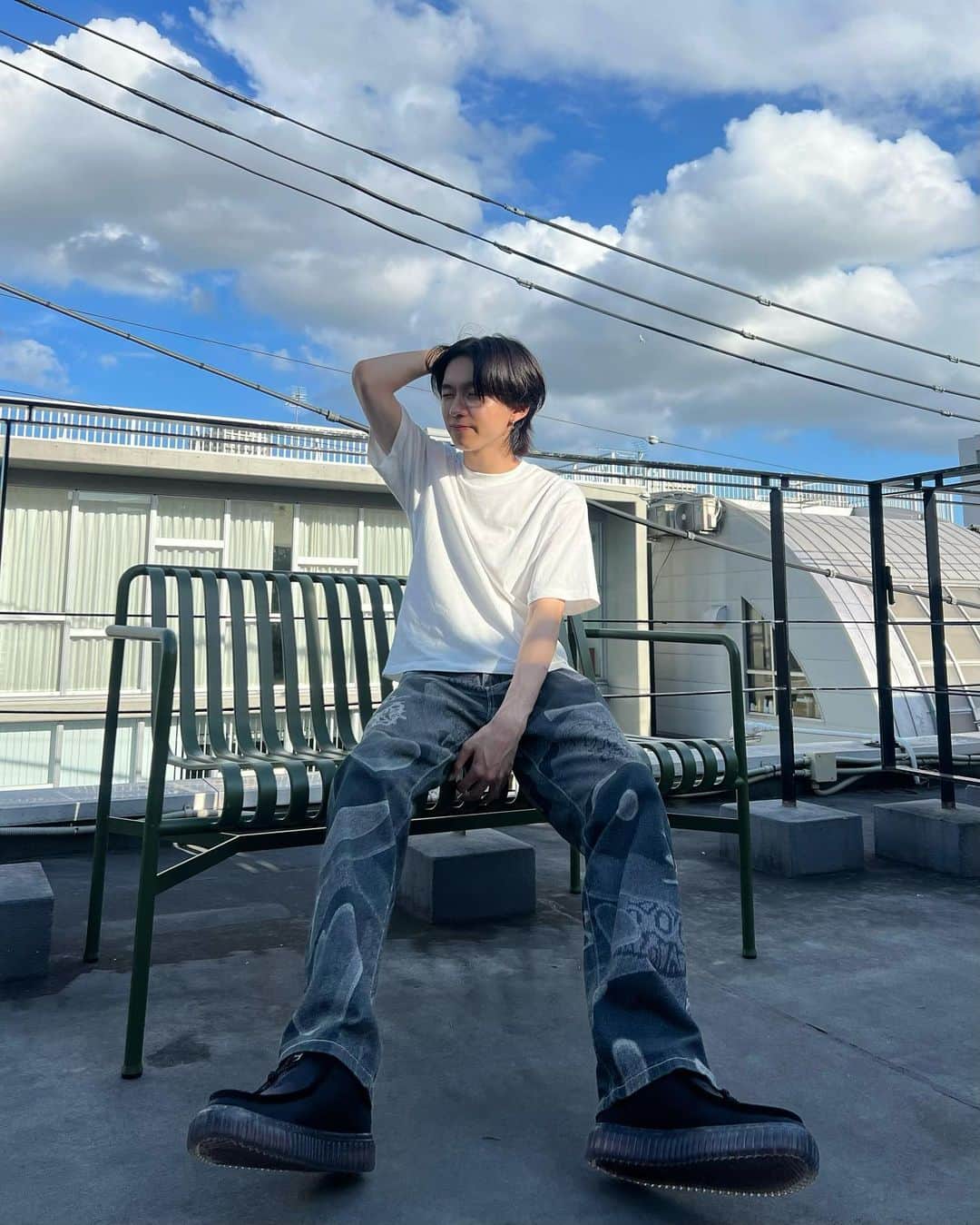 のインスタグラム：「髪伸ばしてるんだけど 短いのと長いのどっちが好き？🤔  CIarks × Eastpakがコラボしたシューズ👞 かわいくてお気に入り〜！ みんなもチェックしてみてね✌️  @clarksshoes  #clarks #クラークス #Torhill #Eastpak」