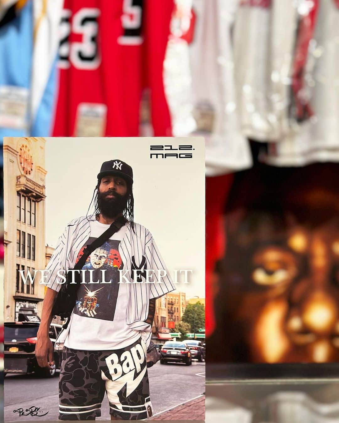 GROW AROUNDのインスタグラム：「#growaroundnewarrivals  212 MAG "WE STILL KEEP IT" 今年で20周年を迎える212 MAGの最新号が入荷しました！！ 1000部のリミテッドエディションになっています。」