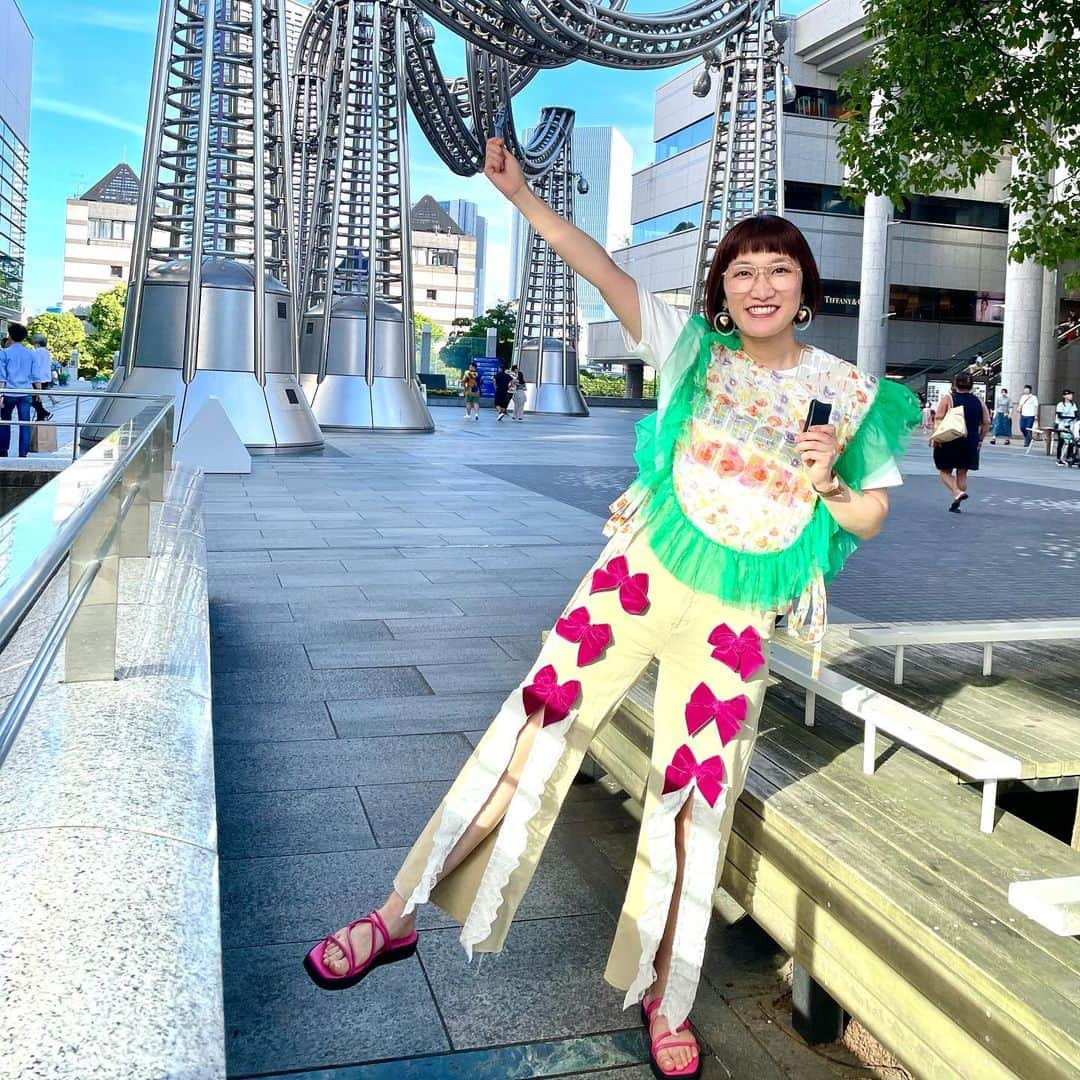 松浦志穂さんのインスタグラム写真 - (松浦志穂Instagram)「久しぶりの横浜は慎吾ちゃんのライブ。 1人で2時間歌って踊ってトークして、、この光景見慣れちゃダメだ！と思いました。当たり前にステージに立ち続けてくれてるわけじゃなくて一回一回が本当にスペシャルなことです✨  #香取慎吾  #blaakrabbit  #ぴあアリーナmm  #新しい地図」8月25日 18時26分 - matushiho