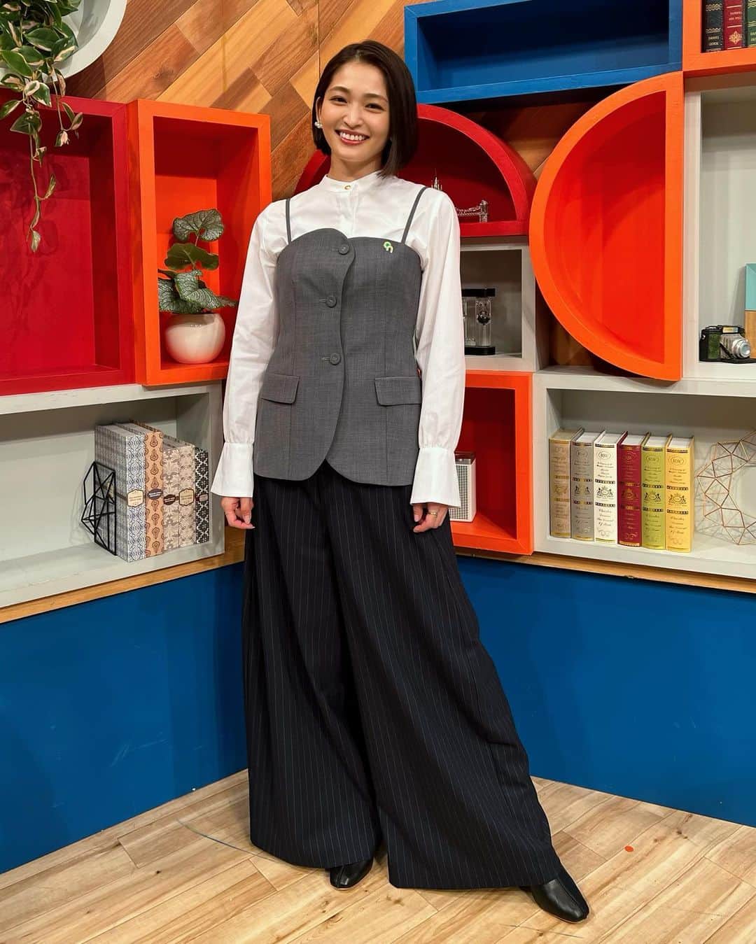のインスタグラム：「. ＼ お知らせ ／ 明日8月26日放送 テレビ朝日「中居正広のキャスターな会」 出演します🌻  是非ご覧くださいませ！  ----------  blouse PANORMO @panormo_official  bustier LE CIEL BLEU @lecielbleu_official  pants MAISON SPECIAL @maisonspecial_women   earring MEX @mex_handmade  ring APLO. @aplo.official OV JEWELRY @ov_jewelry_official poretto felun @porettofelun_jewelry」