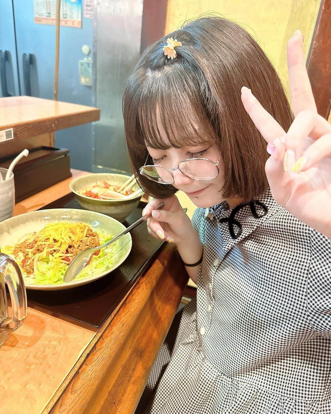 のインスタグラム：「沖縄料理ほんとすき、、   #おためし彼女 #おためしひなちゃん  #小山ひな #ひなぷぅ #沖縄料理  #沖縄」