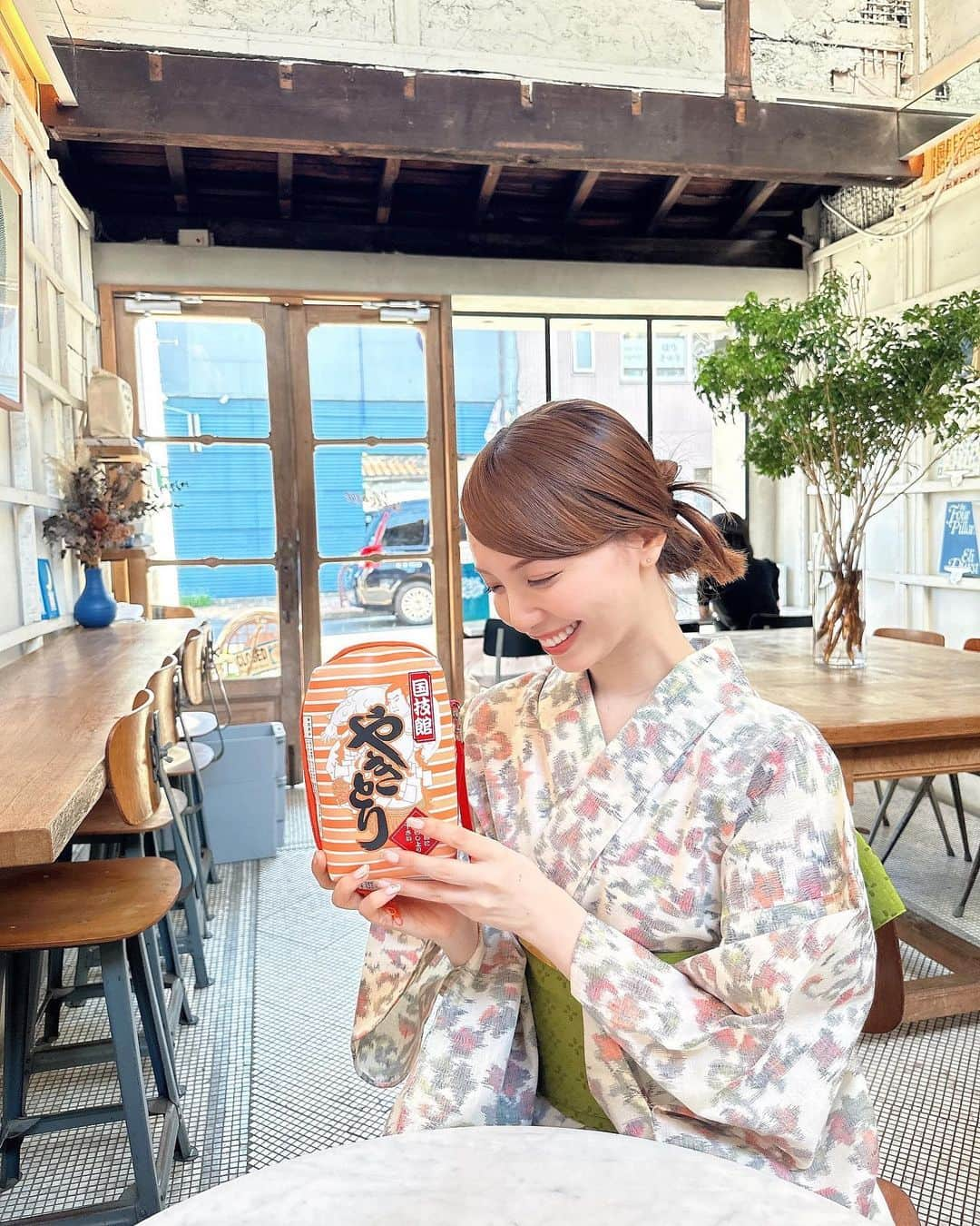 山根千佳さんのインスタグラム写真 - (山根千佳Instagram)「. . かき氷の季節ですね🍧  プライベートでも仲良しの ヘアメイクのみなちゃんと♡♡ 撮影の合間に🫠  hair &make @minako_narabayashi ☺️💕 いつもありがとう！！！  昔から浴衣やお着物を着れると とっても幸せな気持ちになる🌼  そして明日はTSK18:00〜 「SOUP」生放送です🫧 . . #かき氷 #かき氷巡り #かき氷部 #かき氷🍧  #かき氷好きな人と繋がりたい #かき氷大好き  #かきごおりすと #かきごおり #カキ氷 #山根千佳  #東京かき氷 #かき氷カフェ #浴衣 #浴衣女子　 #happyhour #ハッピーアワー #広尾カフェ #恵比寿カフェ #カフェ巡り #カフェ部 #広尾  #カフェ好きな人と繋がりたい #カフェ活  #カフェスタグラム #東京カフェ #恵比寿グルメ #浴衣ヘアアレンジ #浴衣デート #浴衣撮影」8月25日 18時38分 - yamane_chika