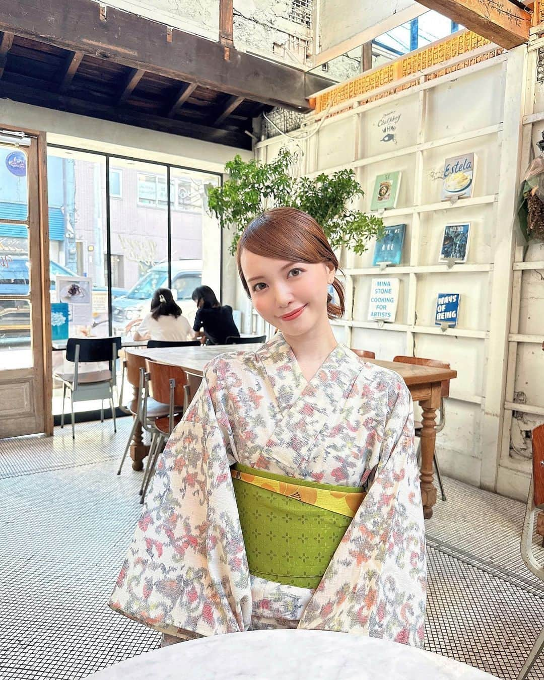 山根千佳さんのインスタグラム写真 - (山根千佳Instagram)「. . かき氷の季節ですね🍧  プライベートでも仲良しの ヘアメイクのみなちゃんと♡♡ 撮影の合間に🫠  hair &make @minako_narabayashi ☺️💕 いつもありがとう！！！  昔から浴衣やお着物を着れると とっても幸せな気持ちになる🌼  そして明日はTSK18:00〜 「SOUP」生放送です🫧 . . #かき氷 #かき氷巡り #かき氷部 #かき氷🍧  #かき氷好きな人と繋がりたい #かき氷大好き  #かきごおりすと #かきごおり #カキ氷 #山根千佳  #東京かき氷 #かき氷カフェ #浴衣 #浴衣女子　 #happyhour #ハッピーアワー #広尾カフェ #恵比寿カフェ #カフェ巡り #カフェ部 #広尾  #カフェ好きな人と繋がりたい #カフェ活  #カフェスタグラム #東京カフェ #恵比寿グルメ #浴衣ヘアアレンジ #浴衣デート #浴衣撮影」8月25日 18時38分 - yamane_chika