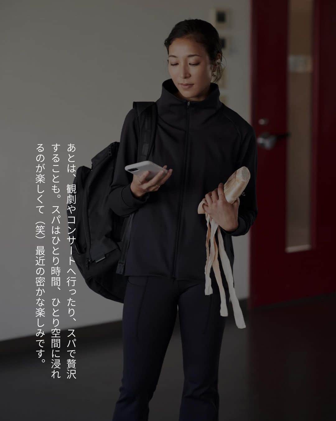 DANSKIN Japanさんのインスタグラム写真 - (DANSKIN JapanInstagram)「【踊るように生きる -Marina Kanno- 】  1882年の誕生以来、バレエダンサーたちの激しい動きをサポートしてきたDANSKIN。 その矜持は、今もブランドの妥協なきものづくりを支えています。 そんなDANSKINのアンバサダーを務める菅野茉里奈さん @marinakann0 は、16歳で単身ロシアへ渡り、アカデミー卒業後はオーストリア、そして現在はドイツを拠点に活躍するバレエダンサー。 写真家・井上ユミコさん @yumikoinoueballet が捉えた表現者としての姿と、シンプルな5つの質問を通じて、自分の“今”を楽しみ、成長を続ける菅野さんの等身大の魅力を解剖します。  ─────────────── －オフの日は何をしていますか？  最近は1人で過ごす時間が多いかな。以前は、誰かと何かをしていないと不安だったけれど、自分を見つめることができるようになってからは自分と対話をする時間に幸せを感じます。 あとは、観劇やコンサートへ行ったり、スパで贅沢することも。スパはひとり時間、ひとり空間に浸れるのが楽しくて（笑）。最近の密かな楽しみです。  ➤インタビュー全文は、DANSKINブランドサイトよりFEATUREコンテンツをご覧ください。  🏷SKINISH LEGGINGS NO.DC223103　￥8,800 ───────────────  #danskin #danskinjapan #ダンスキン #踊るように生きる」8月25日 18時40分 - danskin_japan