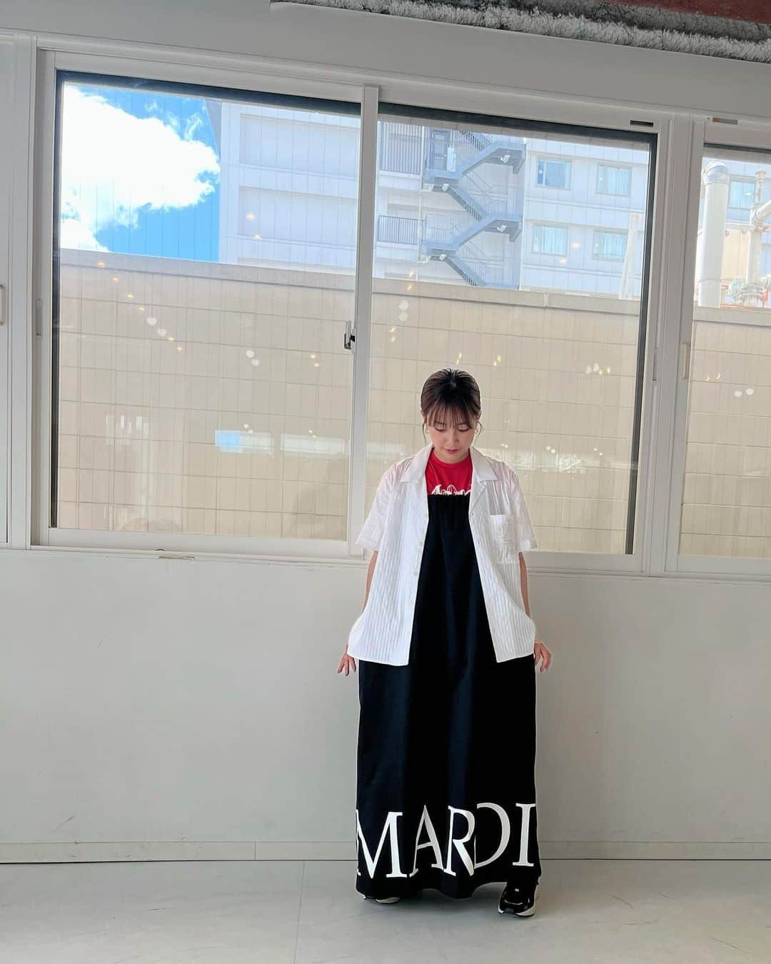 中川絵美里のインスタグラム：「🌼  取材競技に合わせていつもよりカジュアルな衣装に。 細部まで可愛かった！！  shirt&T-shirt&one-piece @mardi_mercredi_japan   shoes @newbalance   #衣装」