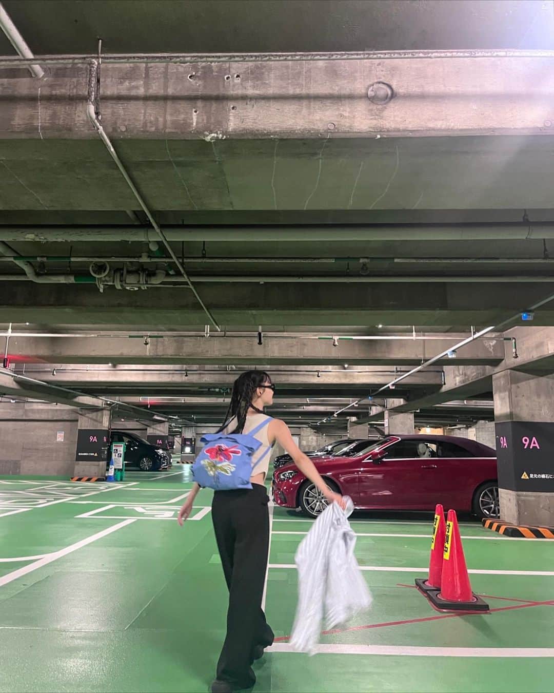 新野尾七奈さんのインスタグラム写真 - (新野尾七奈Instagram)「👔 @shop_ir  👕 @rosary.moon  👖 @oaf.official  🥾 @murua_official  💼 @maxandco  🕶 @gentlemonster」8月25日 19時02分 - nanagirl7