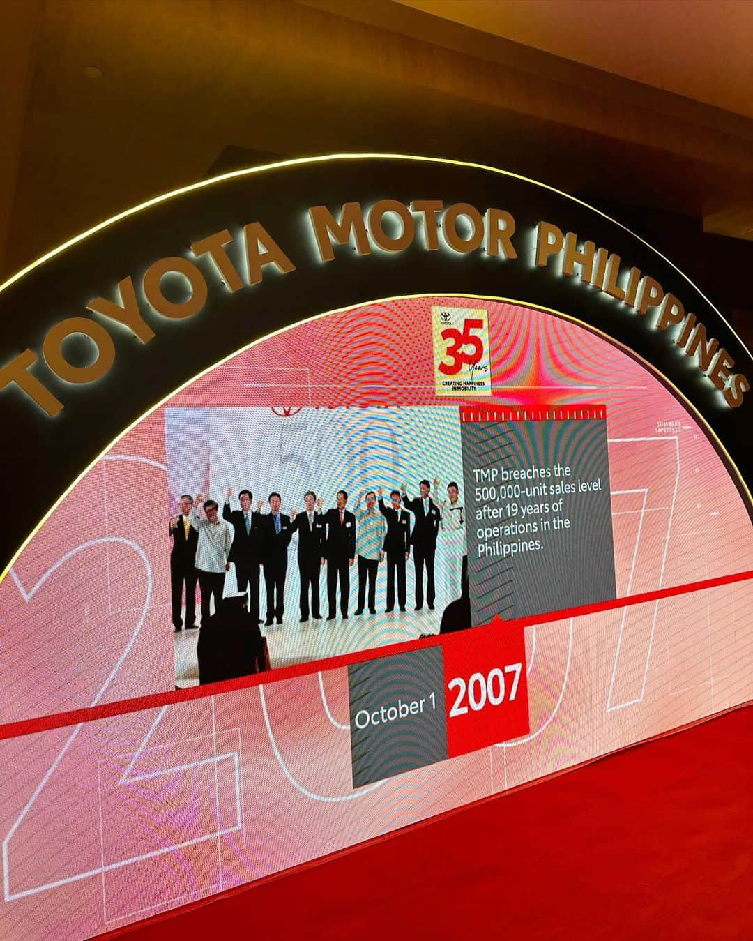 太田麻美さんのインスタグラム写真 - (太田麻美Instagram)「TOYOTA MOTOR PHILIPPINES 設立35周年式典にも参加させて頂きました✨  豊田会長のフィリピンへの感謝と更なる貢献に向けた決意表明のスピーチとても素晴らしく心打たれました✨ 式典のライブ中継はなんと140万viewでTMP史上最高のview数と、とんでもない数のviewだったそうです！  式典には、ルイーズ・アラネタ・マルコス・フィリピン大統領夫人、越川和彦駐フィリピン特命全権大使をはじめ、政府関係者、サプライヤー、ディーラー、現地関係者などが出席されていました。  YouTube【トヨタ自動車コーポレート】で豊田会長のスピーチが公開されてます✨  ➡️https://www.youtube.com/live/OUdkbqqahT0?si=QARL2poPxaDeZqXF  #toyota #toyotamotorphilippines #toyotagazooracing #tgr #gazoolady #トヨタ #フィリピン #ガズーレディ」8月25日 18時55分 - asami0523