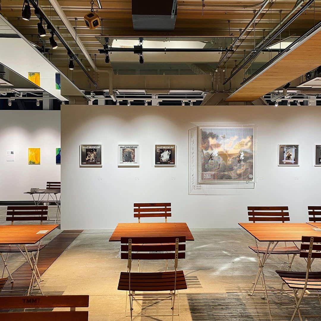 Warehouse TERRADA 寺田倉庫さんのインスタグラム写真 - (Warehouse TERRADA 寺田倉庫Instagram)「WHAT CAFE EXHIBITION vol.28  東京・天王洲にあるアートギャラリーカフェ「WHAT CAFE」では、本日8月25日より新しい展示が始まりました。 「CROSS（横断）」をテーマに、WHAT CAFEがセレクトした気鋭のアーティスト14名による作品約100点を展示販売しています。  サブカルチャーと伝統技法、デジタルとアナログ、異世界と現実など、さまざまな世界や分野を横断する作品を展示することで、それぞれの世界を行き来し対話するアーティストたちの感性やパワーを体感できる空間を提供します。  また、無料の音声ガイドでは「心が震えるアートの話をしよう」をテーマに活動する「耳で聴く美術館」がアートナビゲーターを務めます。 作品を鑑賞しながら耳にも心地の良い作品解説を聴くことで、よりアートの世界へ没入する体験をお楽しみいただけます。  タイトル：WHAT CAFE EXHIBITION vol.28 展示期間：2023年8月25日（金）～9月5日（火） 出展アーティスト（敬称略・五十音順）：相川恵子、新埜康平、井上魁、A2Z™、角谷紀章、川獺すあ、清川漠、真田将太朗、杉谷一考、NARI、247POKO、ムラタナナ、もりさこりさ、LILY NIGHT 営業時間：11：00～18：00（最終日は17：00閉館） 入場料：無料  詳細はこちら @whatcafe_terrada  https://cafe.warehouseofart.org/exhibition/what-cafe-exhibition-vol-28  #WarehouseTERRADA #寺田倉庫  #WHATCAFE #ワットカフェ #天王洲 #キャナルイースト #アート #現代アート #アートシティ #アートギャラリーカフェ #Tennoz #Art #artcafe #contemporaryart #artcity」8月25日 19時00分 - warehouse_terrada