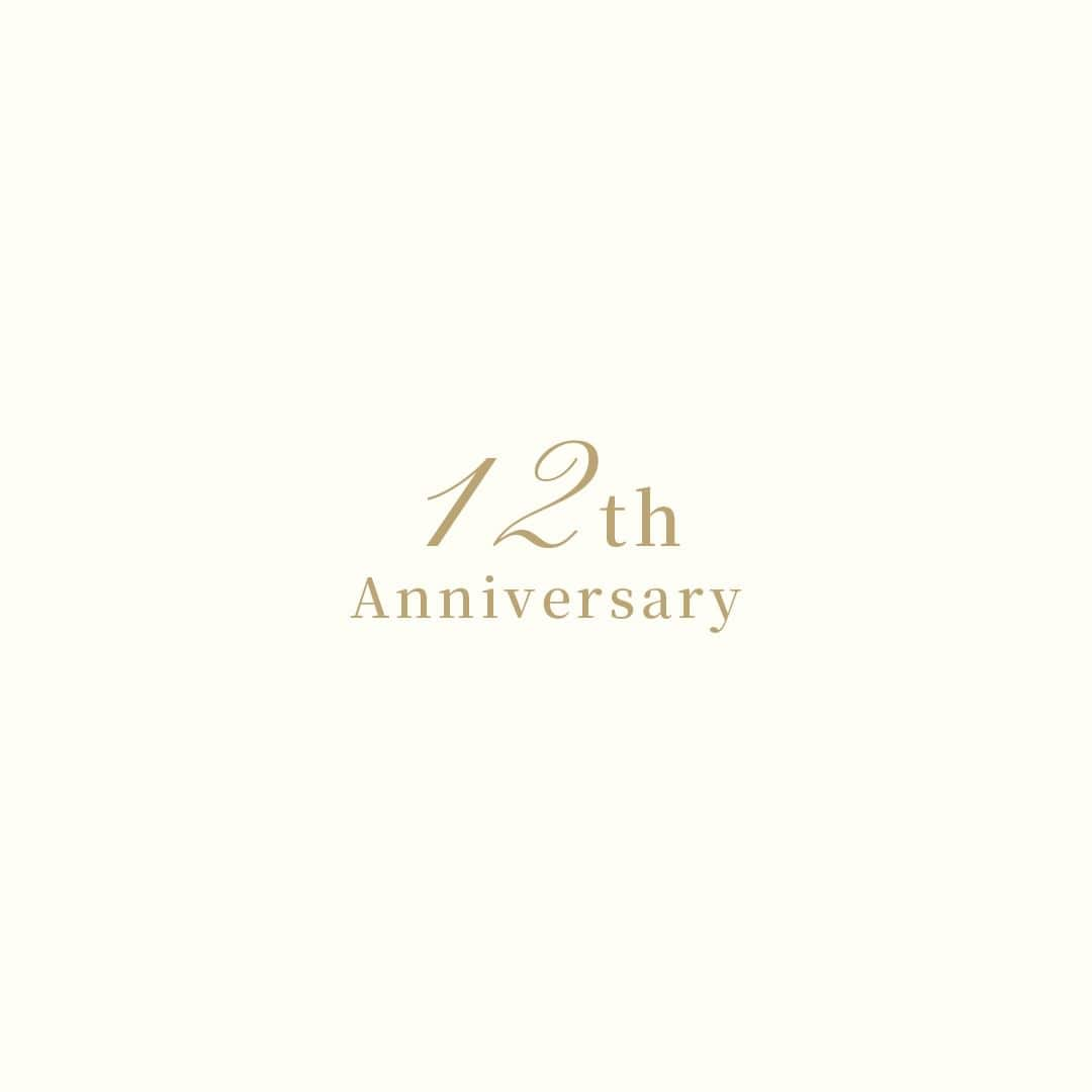 美巢（BI-SU） さんのインスタグラム写真 - (美巢（BI-SU） Instagram)「In August 2023, BI-SU celebrated its 12th anniversary.  The blessing of a miraculous gift from Mother Nature, known as the Swiftlet's Nest. This beautiful and mystic white gem, with its 2000-year-long history, still holds undiscovered and unknown potential.  "Beauty and health should not come at the cost of sacrifice."  Guided by this belief, we continue to strive as a sustainable brand that is kind to people, nature, and animals alike.  Furthermore, we aim to establish a brand that allows people all around the world to enjoy the benefits of the Swiftlet's Nest, delivering amazement and happiness.  Please look forward to the 13th year of BI-SU as well.  ーーーーー 【歡慶BI-SU美巢 12週年】  「建築在任何犧牲上的，都不足以稱其為“美”」  擁有2000年歷史的燕窩，來自大自然恩惠的白色寶石。 為了實現永續循環的環境，我們持續開發與研究充滿未知潛力的燕窩，希望將幸福傳遞給人類、動物、自然環境。 BI-SU美巢的第13年，也請大家多多指教！  #bi_su  #美巣  #swiftletnest #birdnest #superfood #beauty #health #skincare #sustainability #sdgs #natural #organic #environmentalprotection #gift #美巢BISU」8月25日 19時00分 - bi_su_official_global