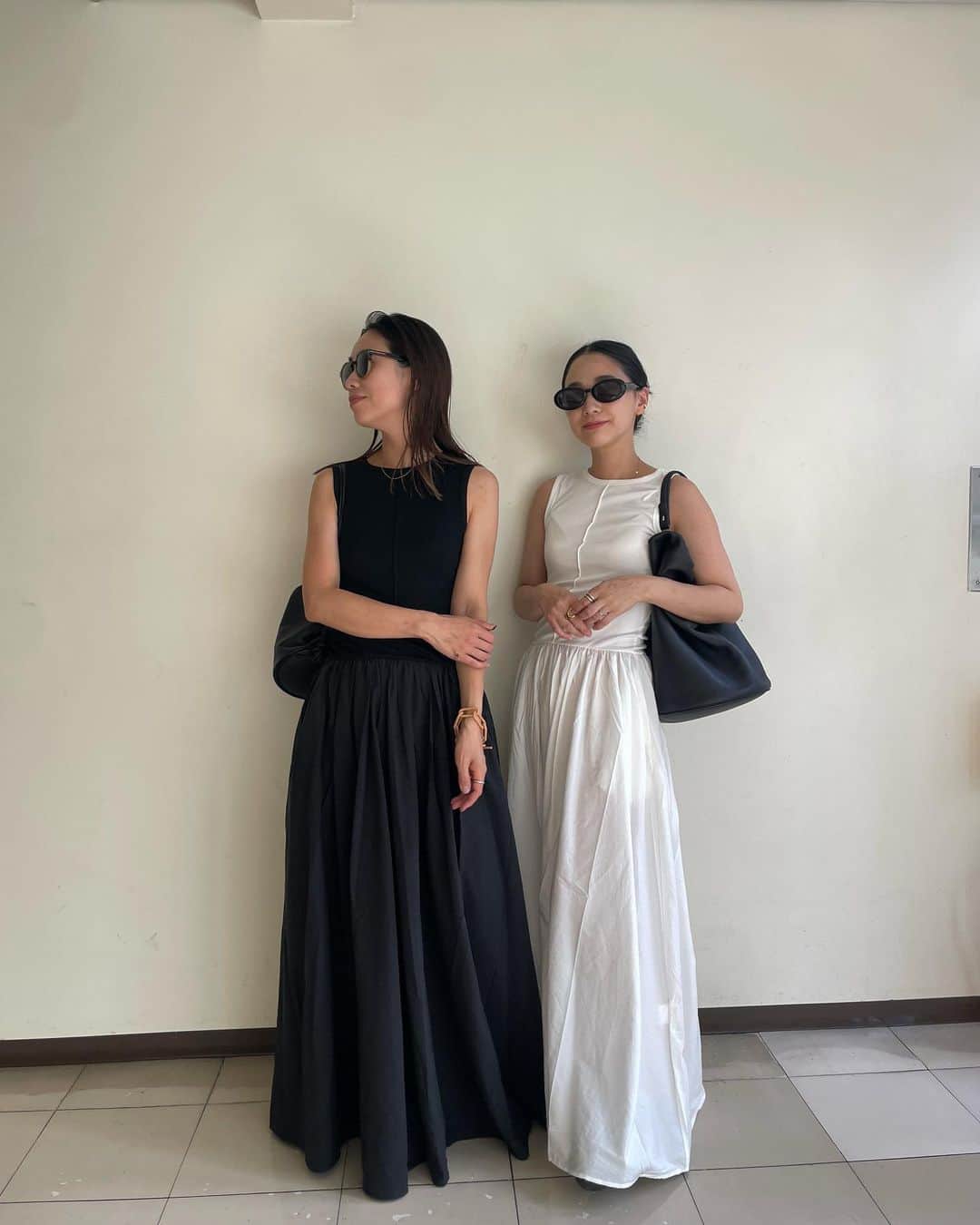 伊地知朋子のインスタグラム：「____ DRESS @aere____   今の季節はさらりと1枚で、 秋冬はニットやジャケット合わせて 着たいなって♡」