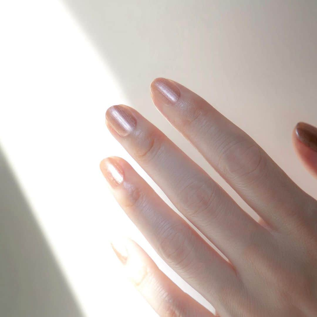 NAILS INCさんのインスタグラム写真 - (NAILS INCInstagram)「. 潤みと絶妙なニュアンスをもたらす軽やかなシアーヌードカラー。  カラーレスに纏めることでファッションを引き立てるシンプルで洗練された指先に。  #nailsinc #ネイルズインク  #knightsbridgemews  #mushbelove  #sightseeingonsouthbank」8月25日 19時03分 - nailsinc.jp